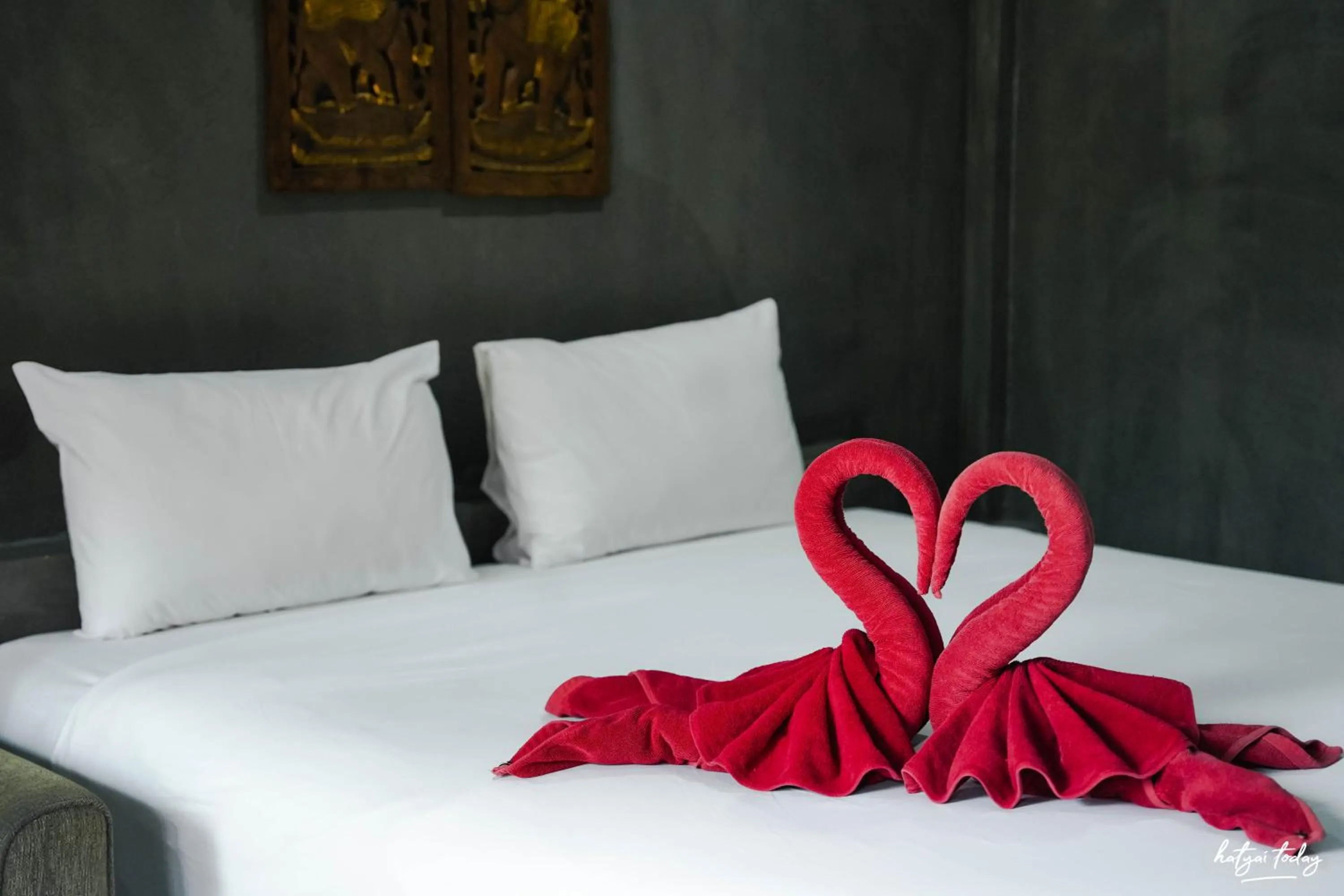 Bed in Chomview Lanta Water Park Resort