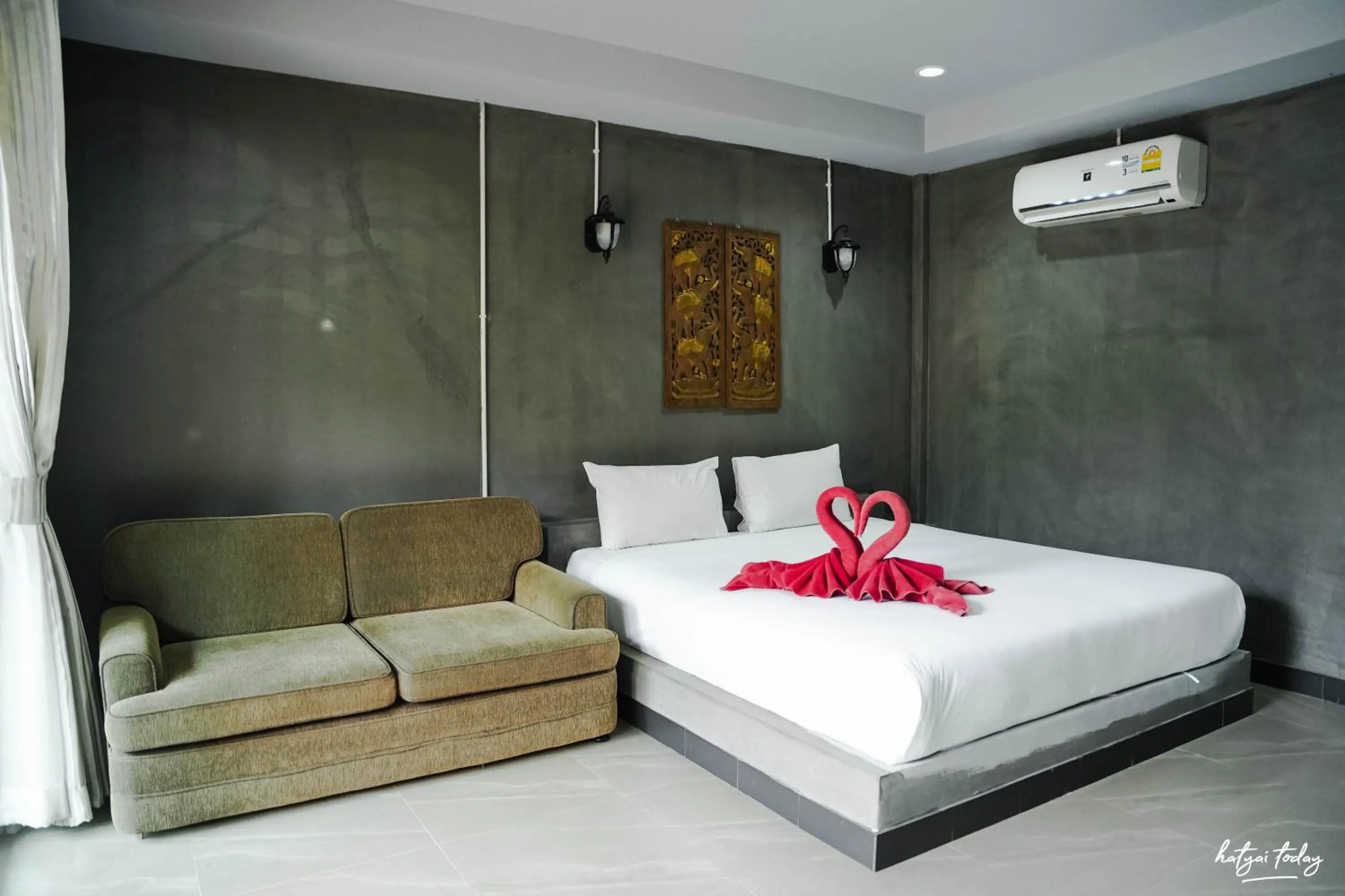 Bed in Chomview Lanta Water Park Resort