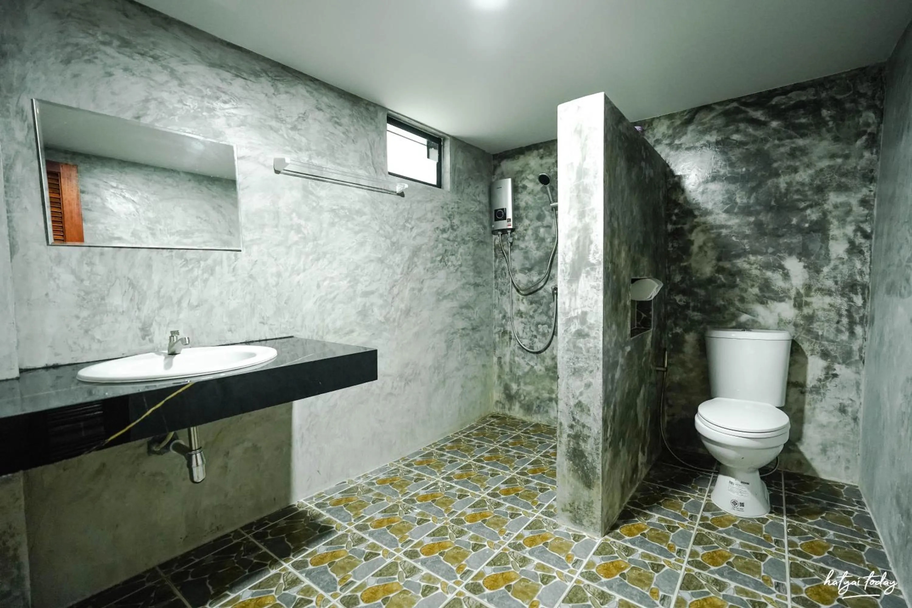 Shower in Chomview Lanta Water Park Resort