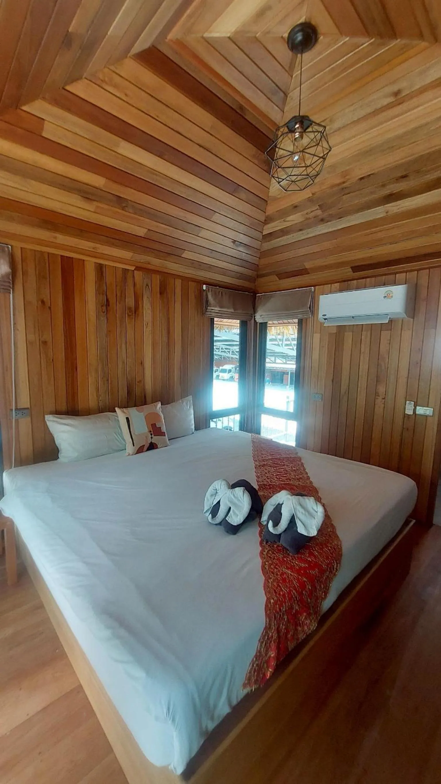 Bed in Chomview Lanta Water Park Resort