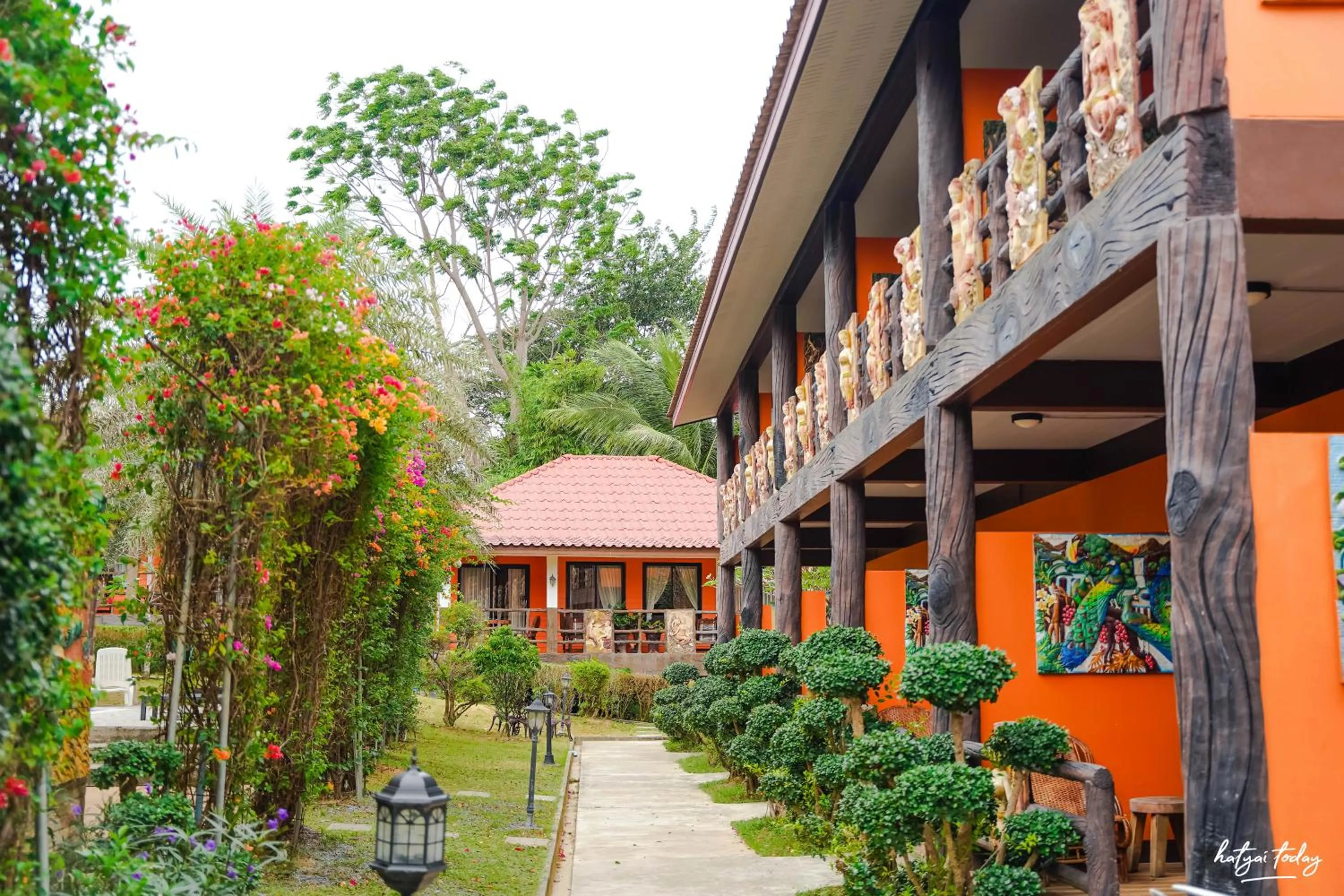 Property building in Chomview Lanta Water Park Resort