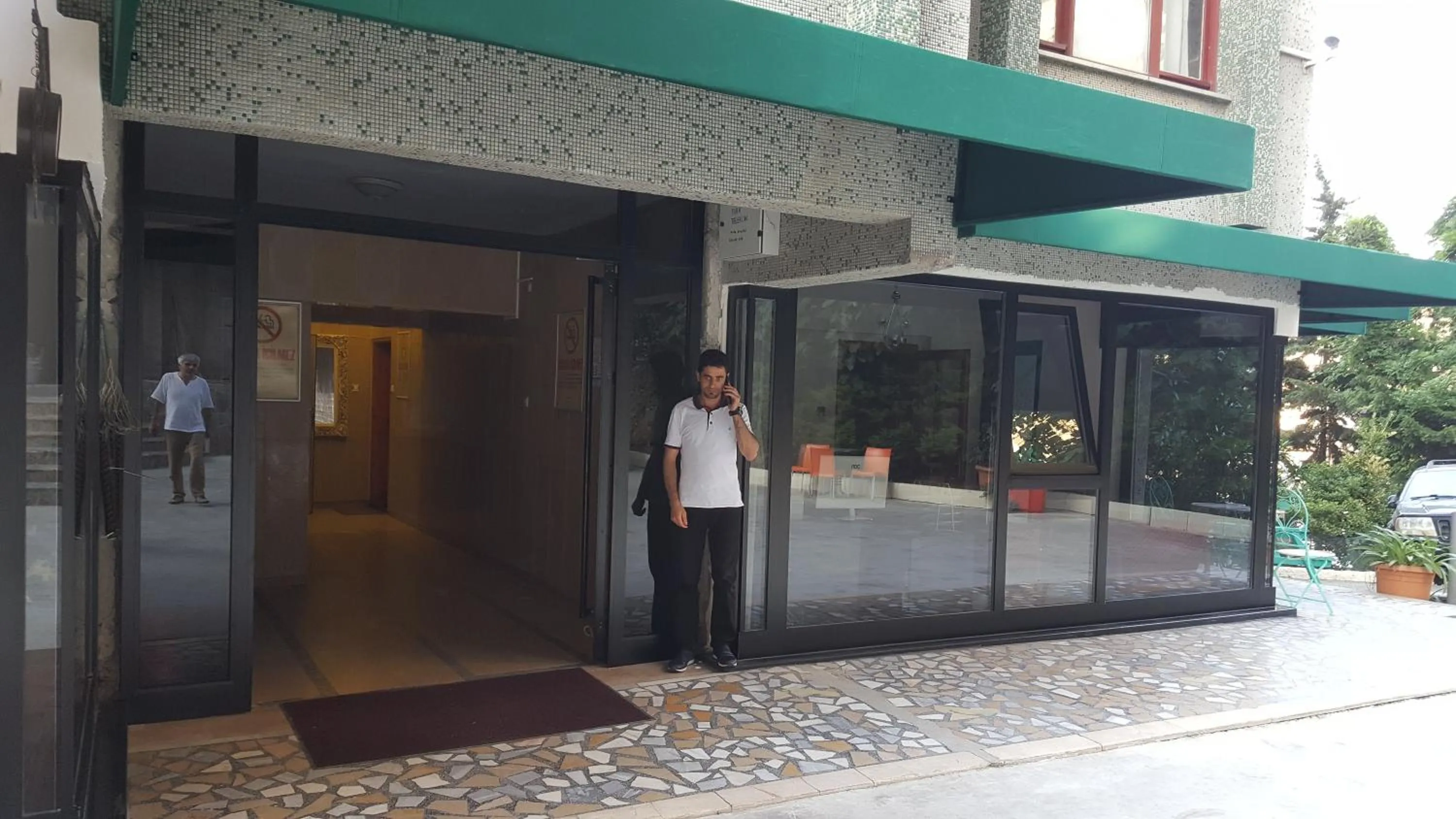 Facade/entrance in Kule Apart