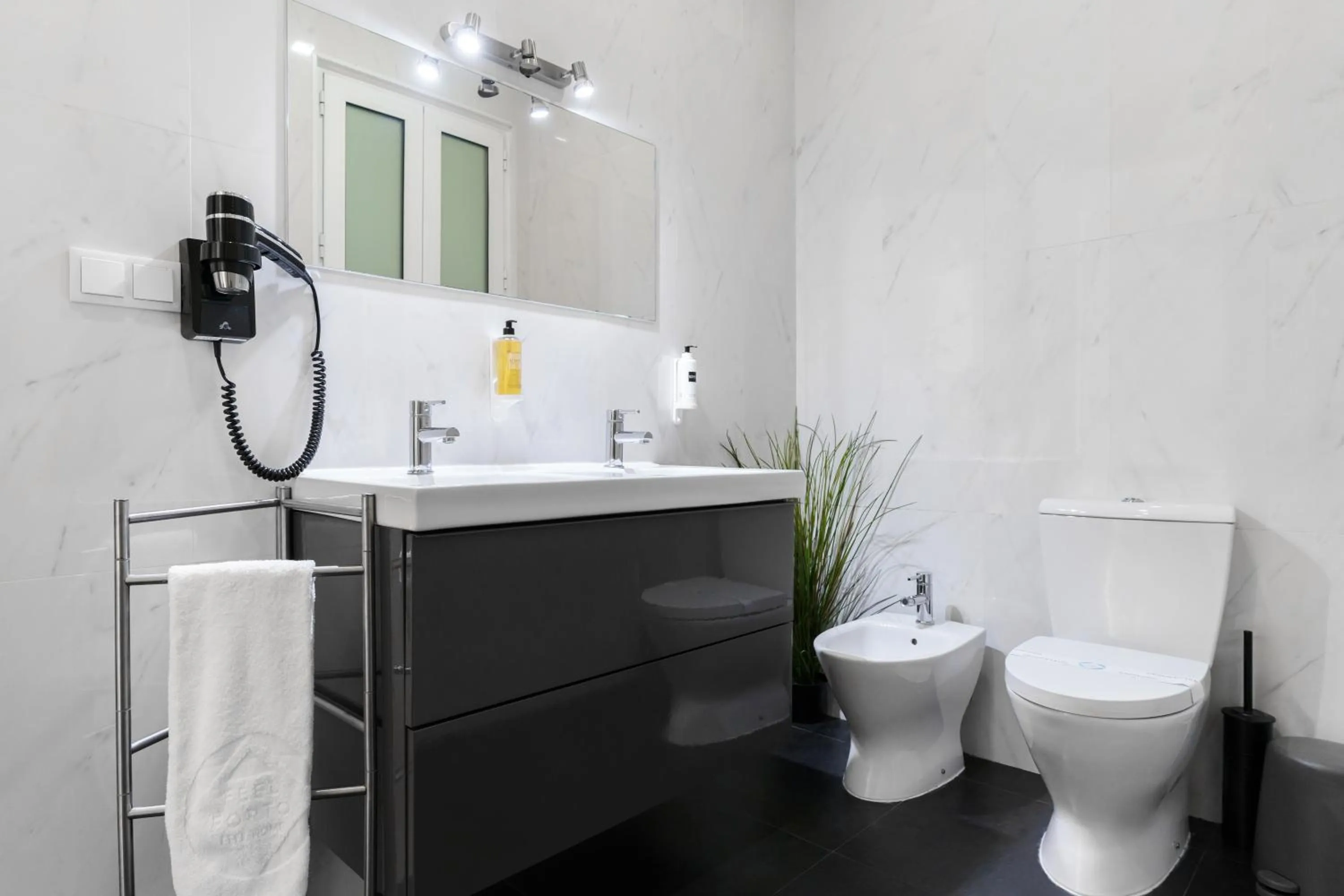 Bathroom in Feel Porto Historical Apartments
