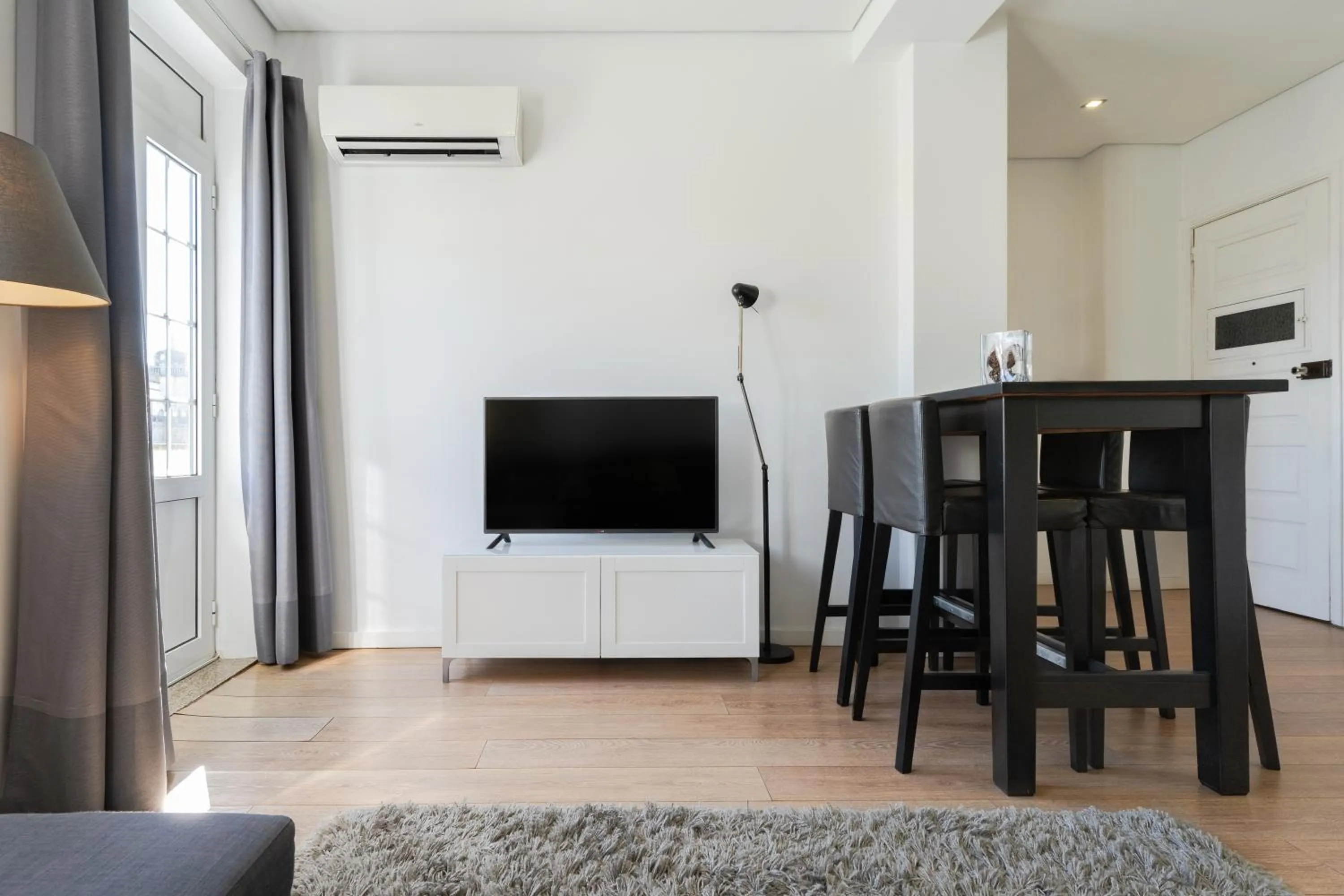 TV and multimedia in Feel Porto Historical Apartments