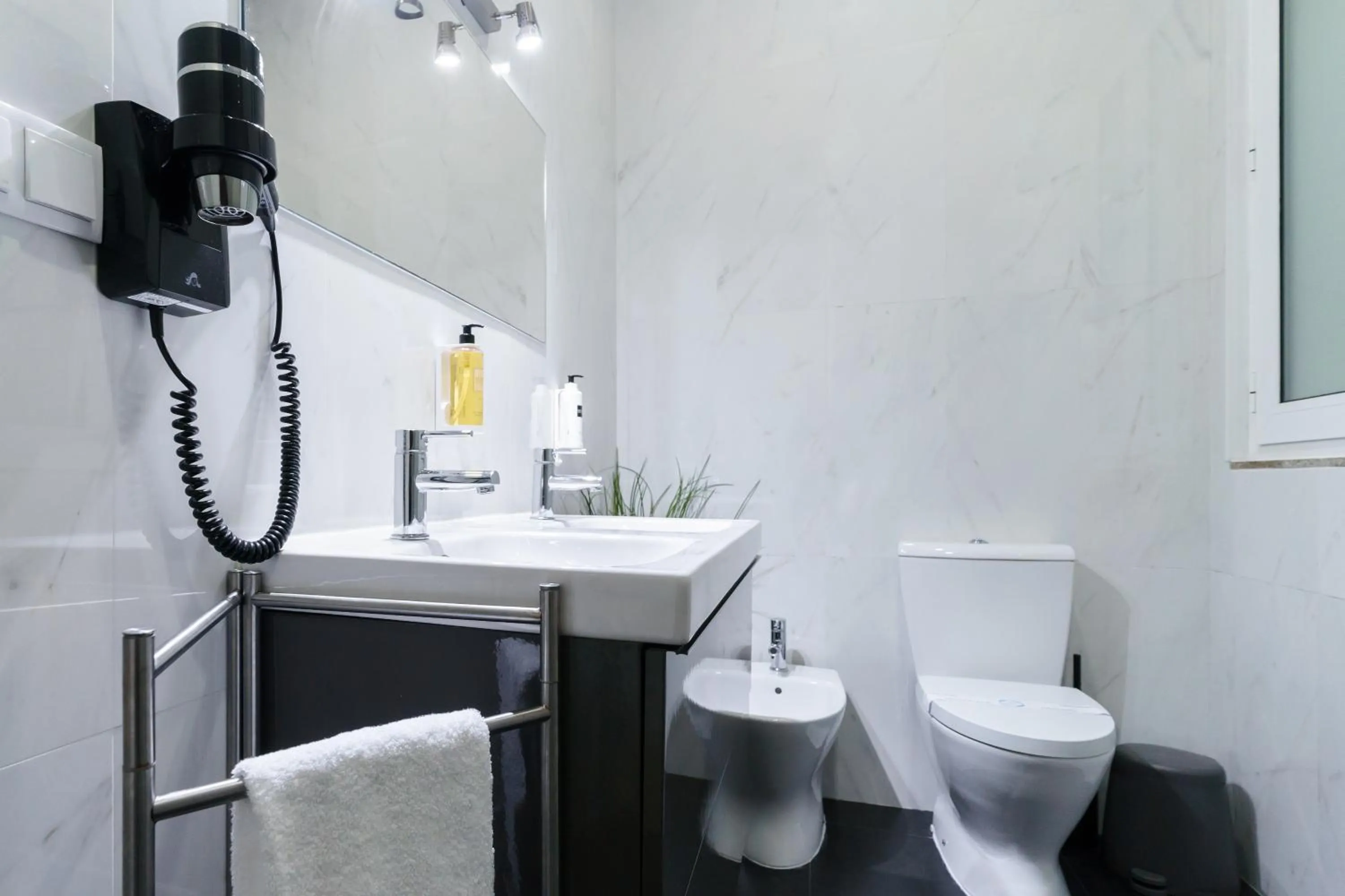 Bathroom in Feel Porto Historical Apartments