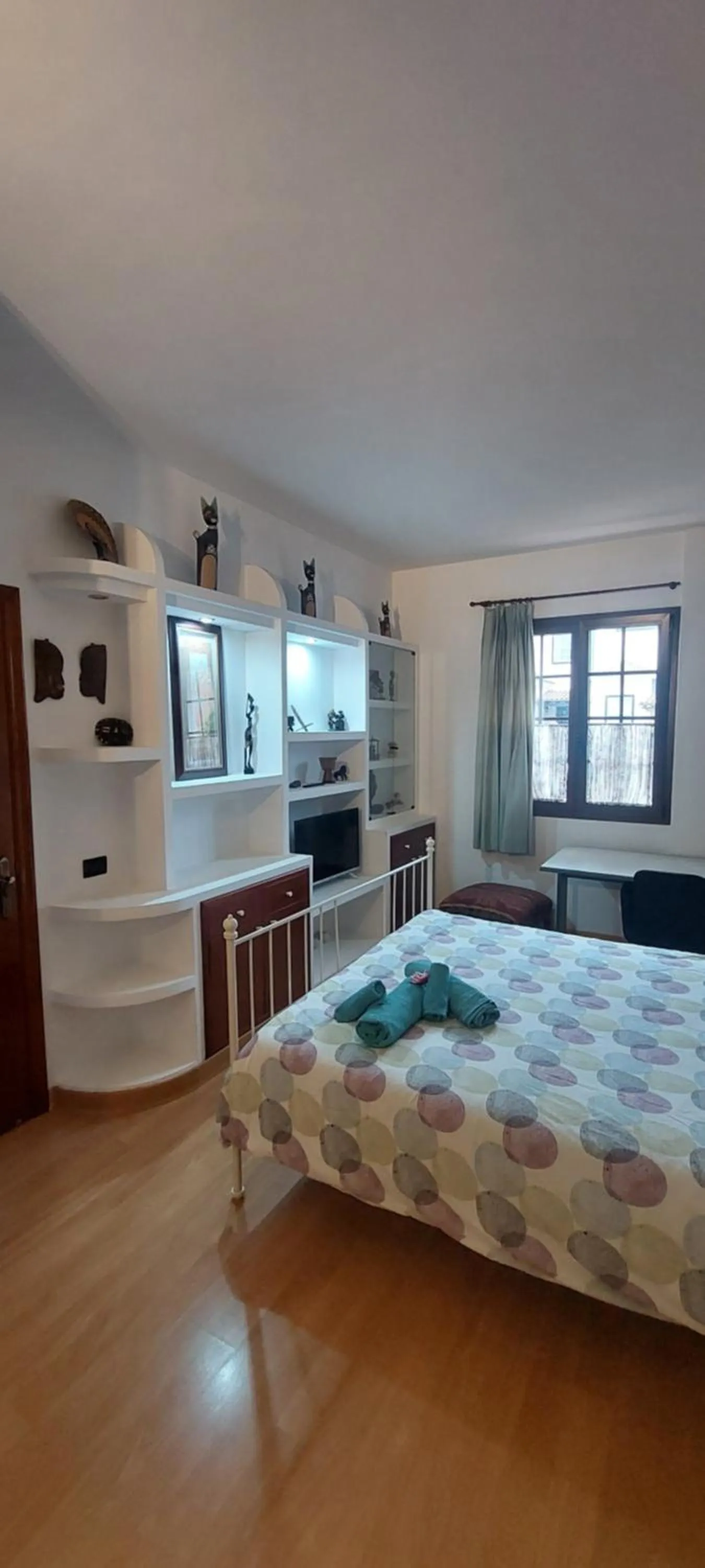 Decorative detail, Bed in Chalet Anagato