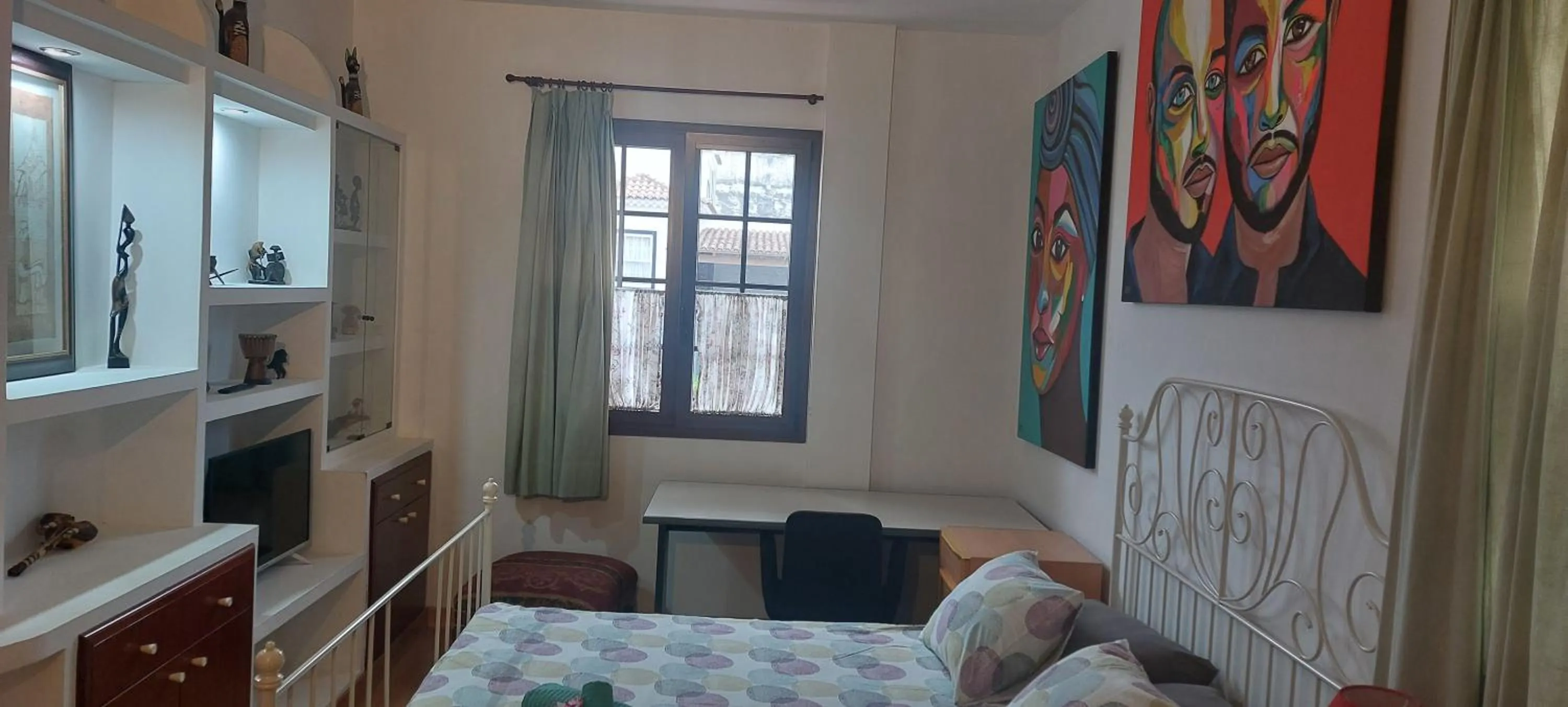 Decorative detail, Bed in Chalet Anagato