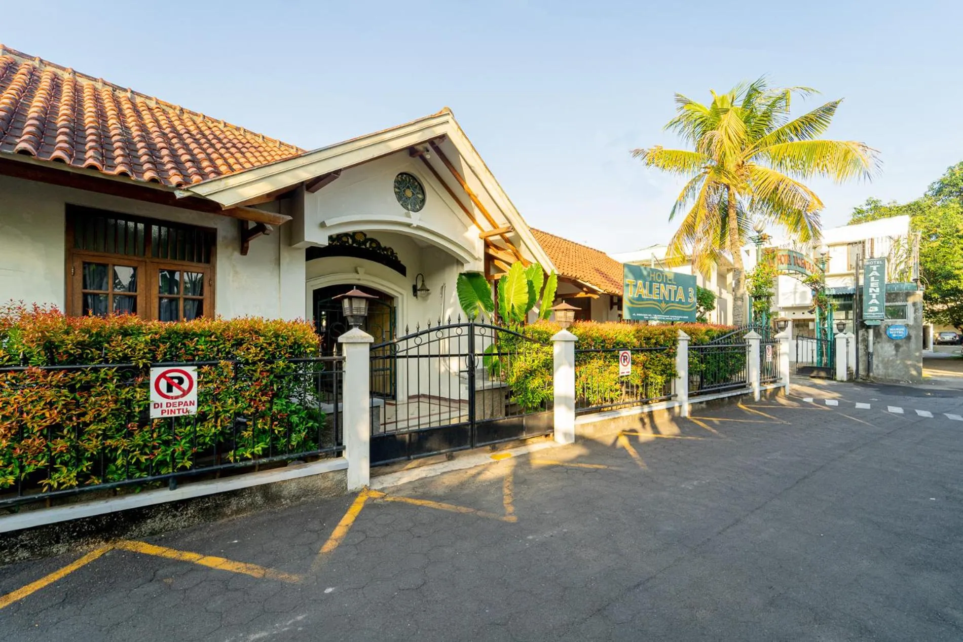 Property building in Hotel Talenta 3