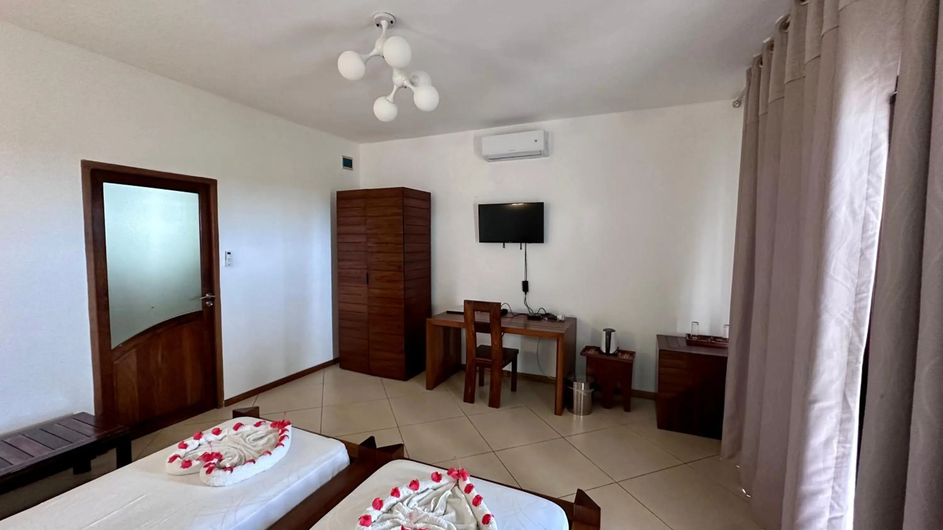 Photo of the whole room, Bed in Hotel Mahita Tsara