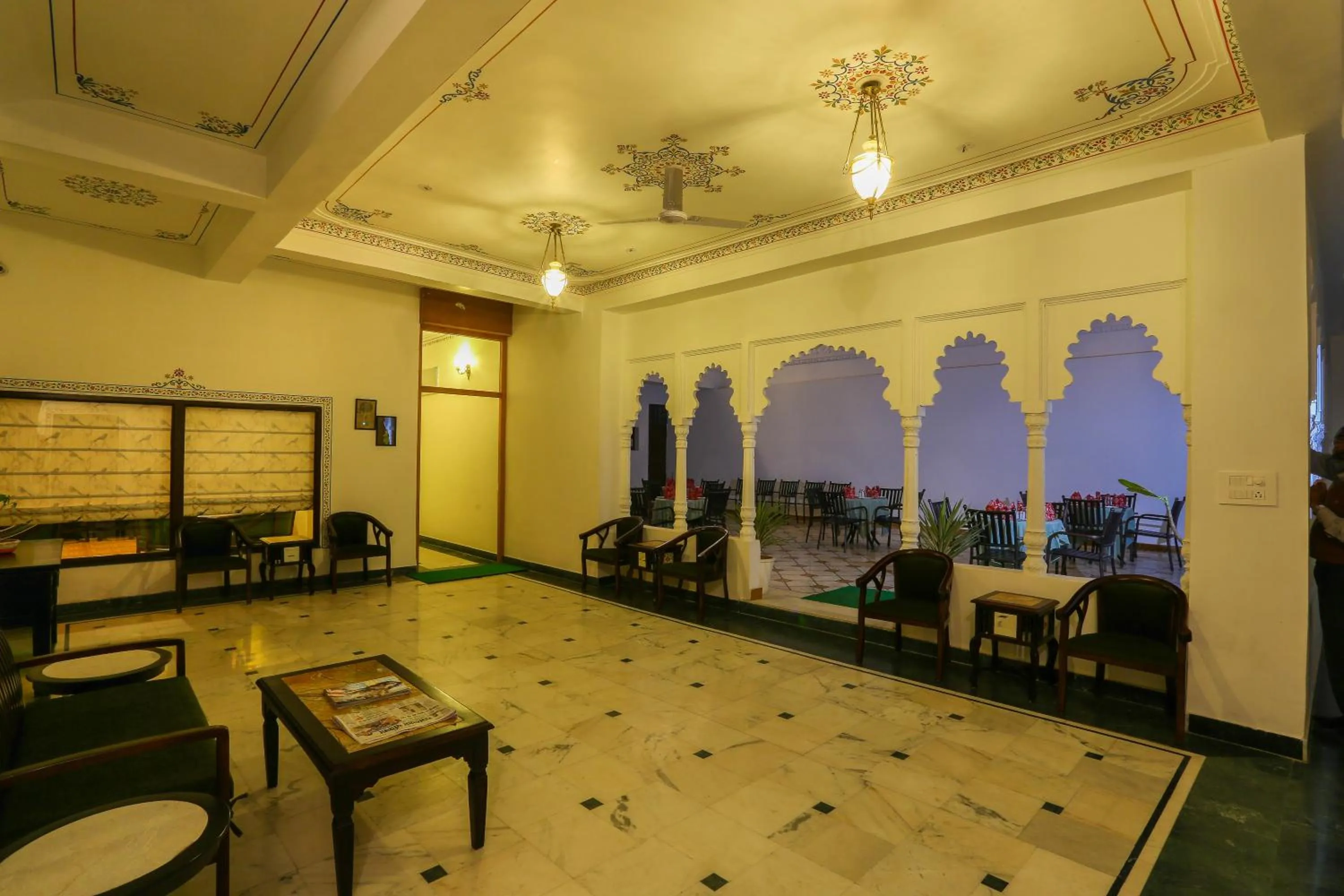 Communal lounge/ TV room in The Lavitra Lakeview Hotel