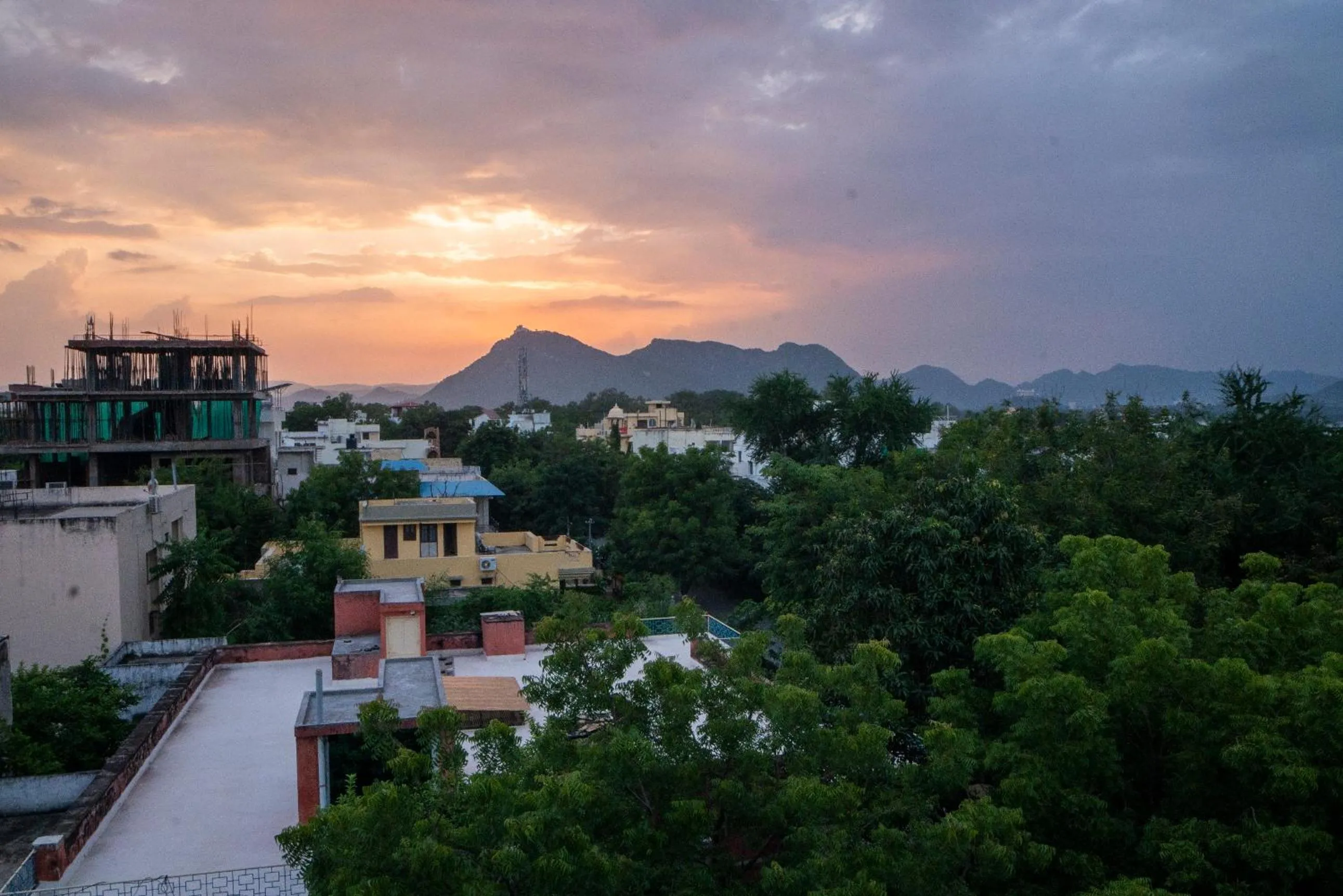 Sunset in The Lavitra Lakeview Hotel
