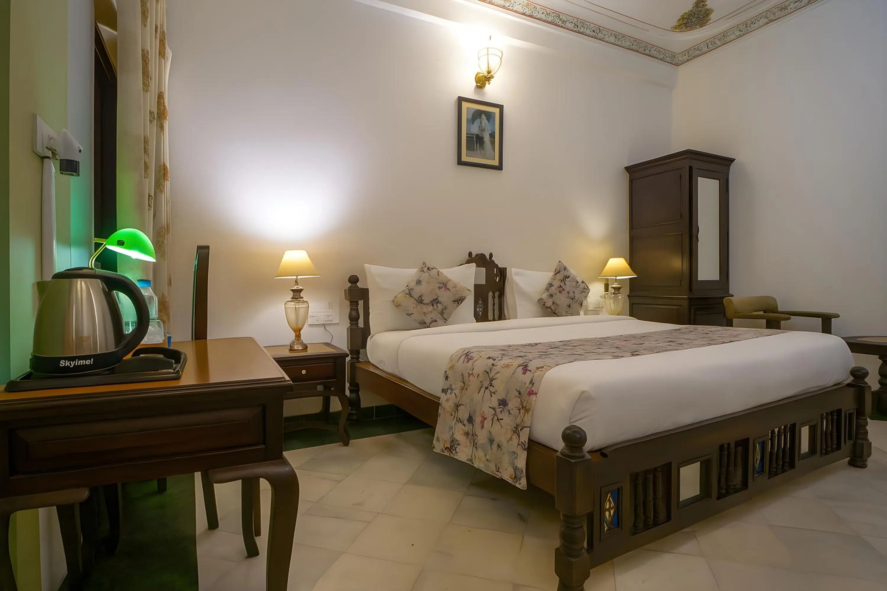 The Lavitra Lakeview Hotel