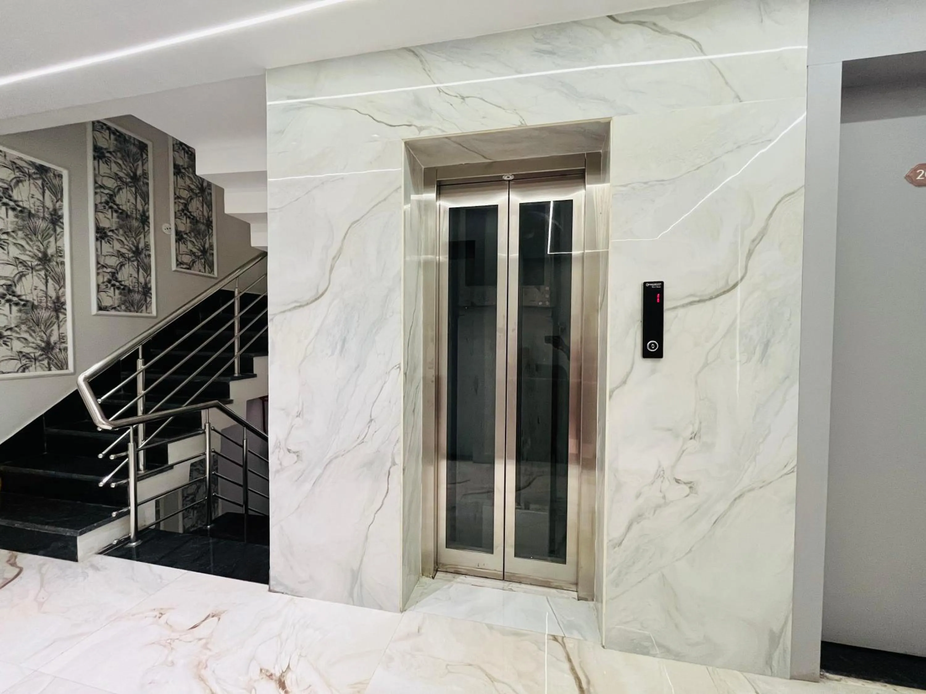 elevator, Bed in Hotel Padmawati Palace