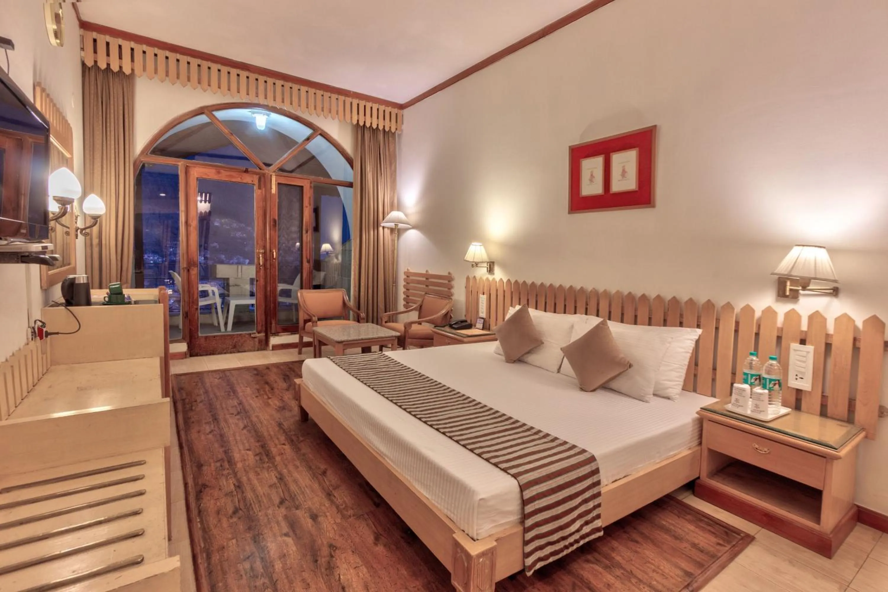 Bed in Shingar Regency