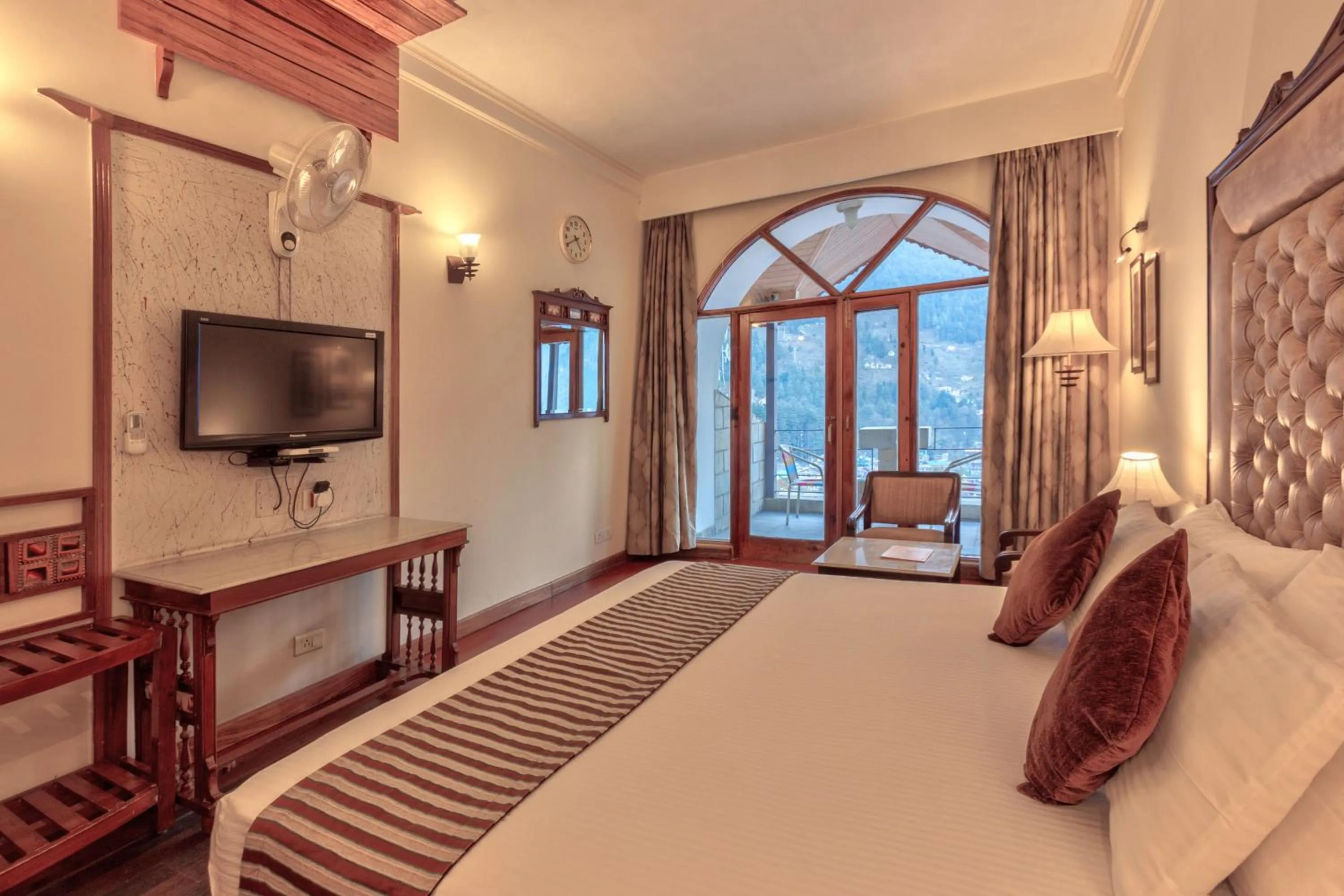 Bed in Shingar Regency