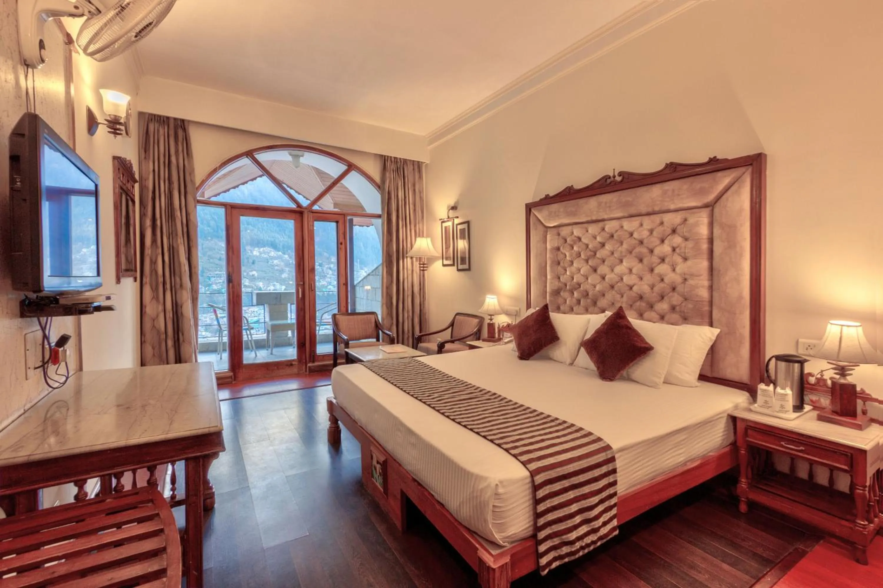 Bed in Shingar Regency