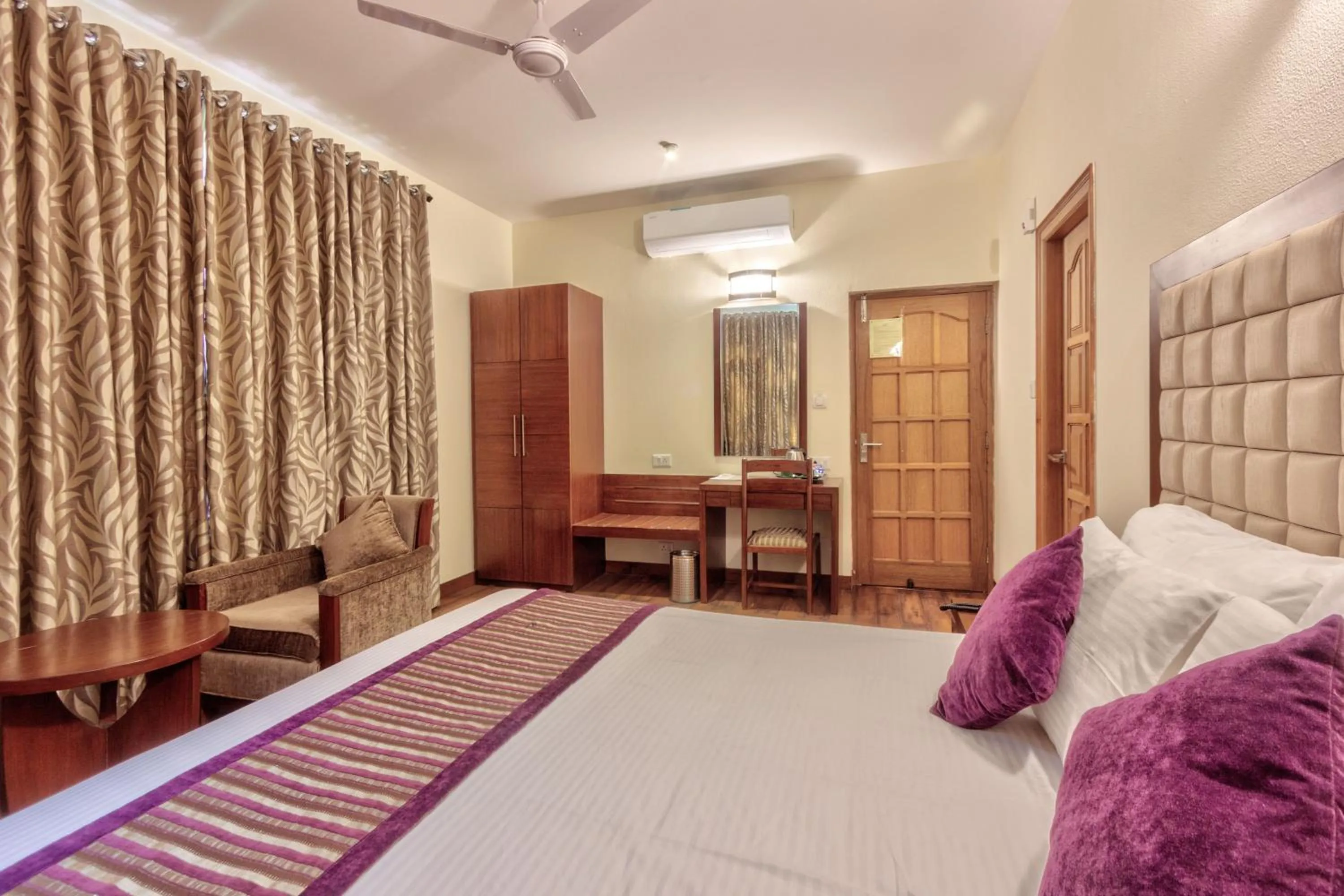 Bed in Shingar Regency