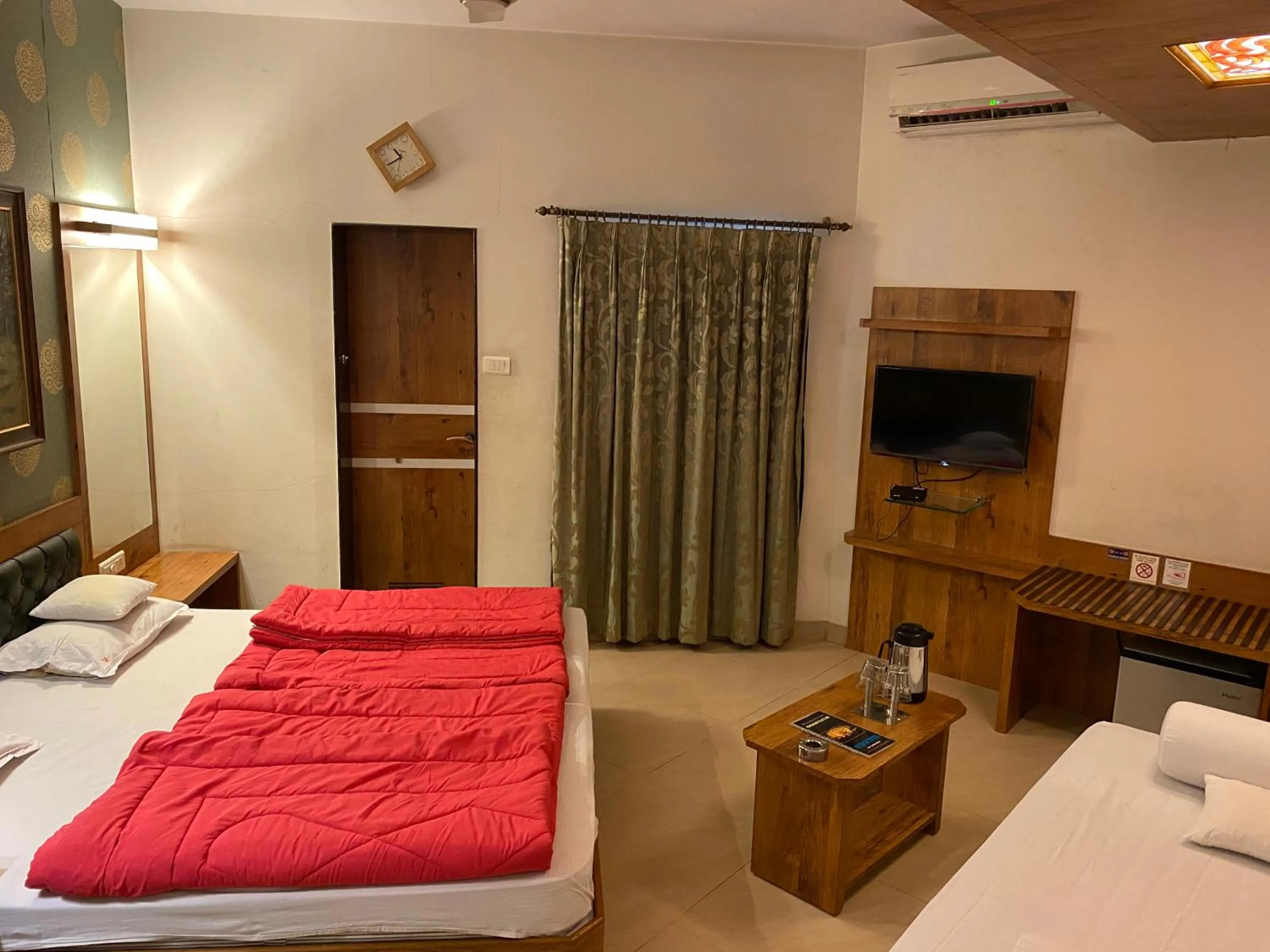 Bed in Panchavati Elite Inn