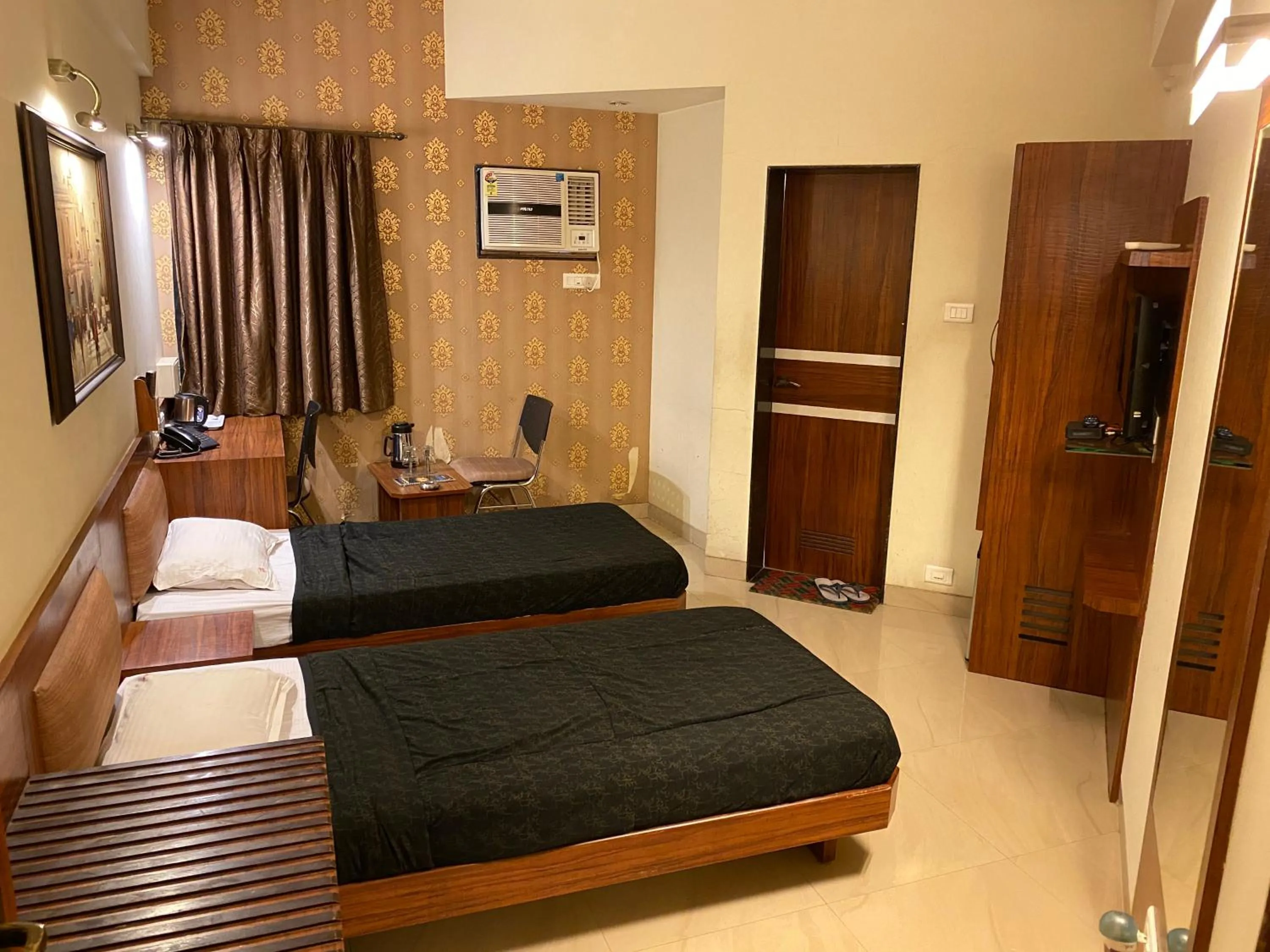Bed in Panchavati Elite Inn
