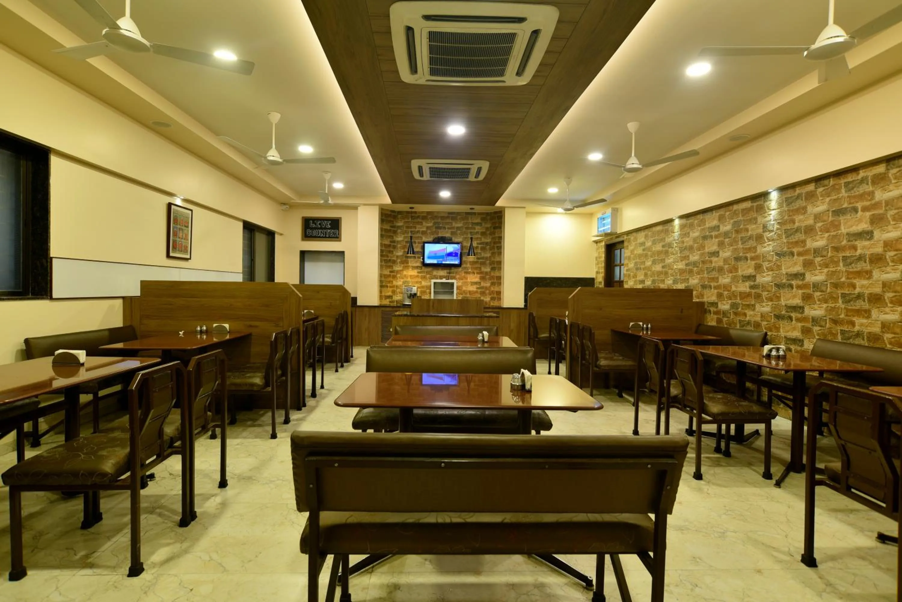 Restaurant/places to eat in Panchavati Elite Inn