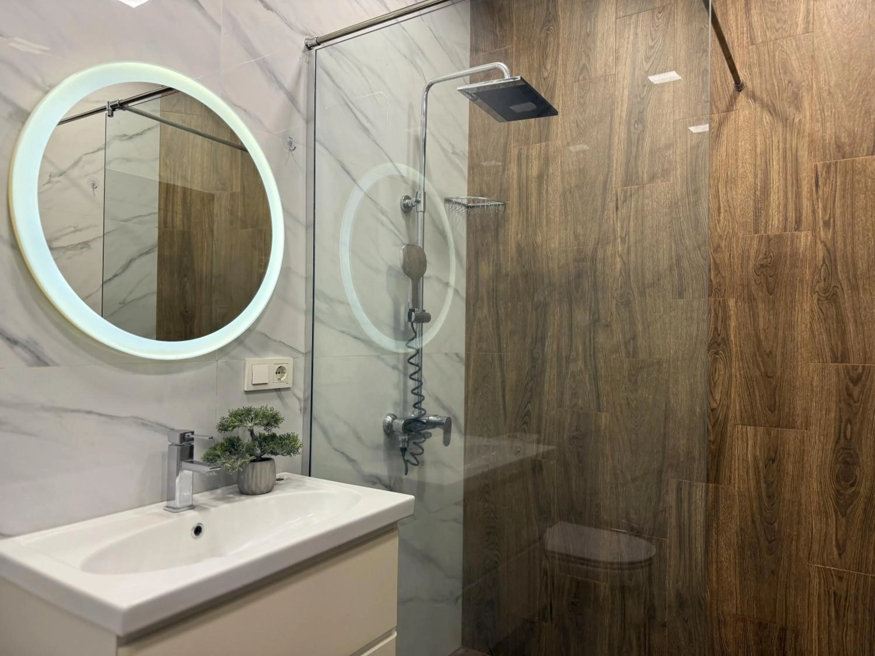 Shower in Sweet Home Deluxe Apart-Hotel