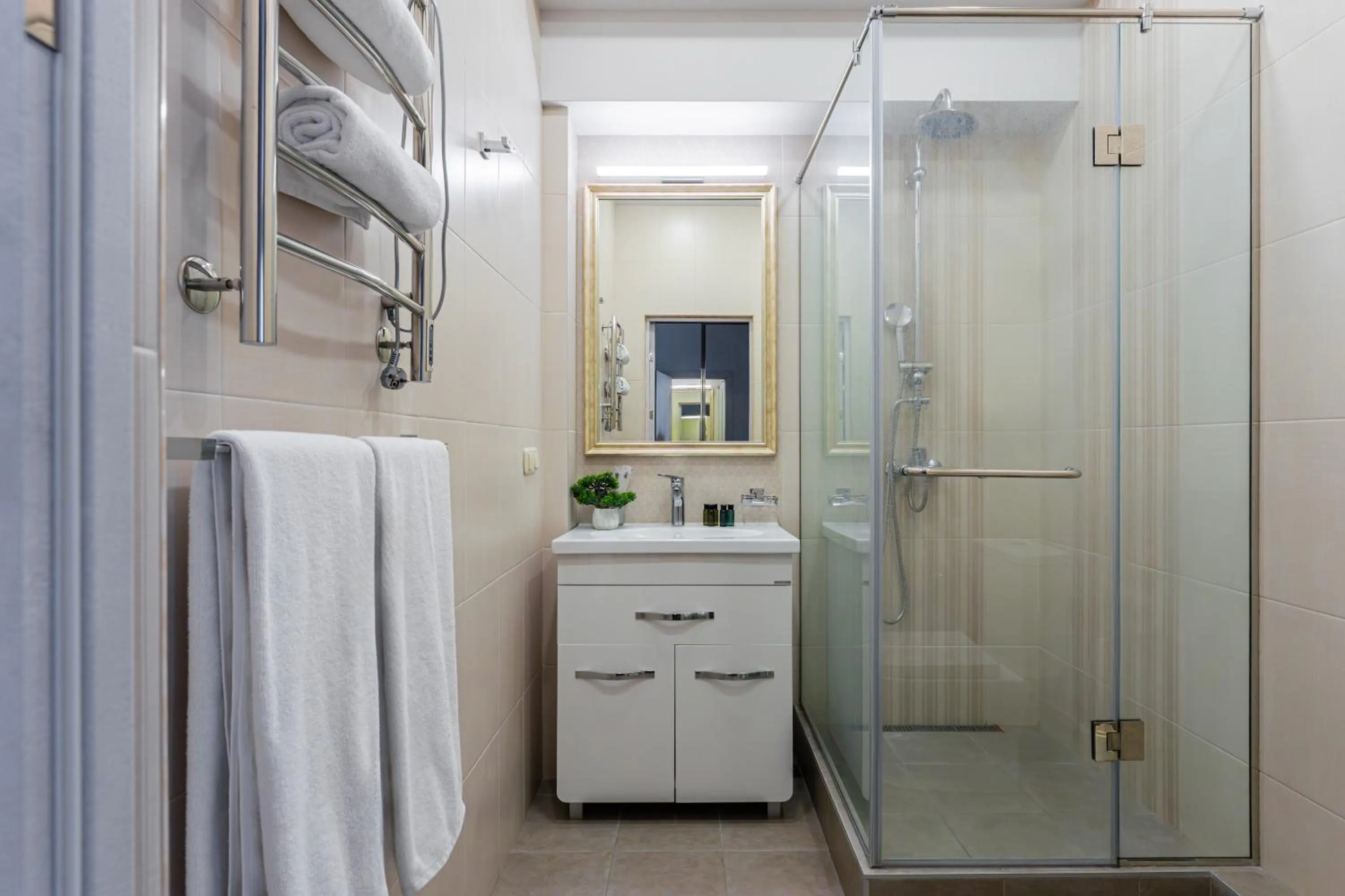 Shower in Sweet Home Deluxe Apart-Hotel