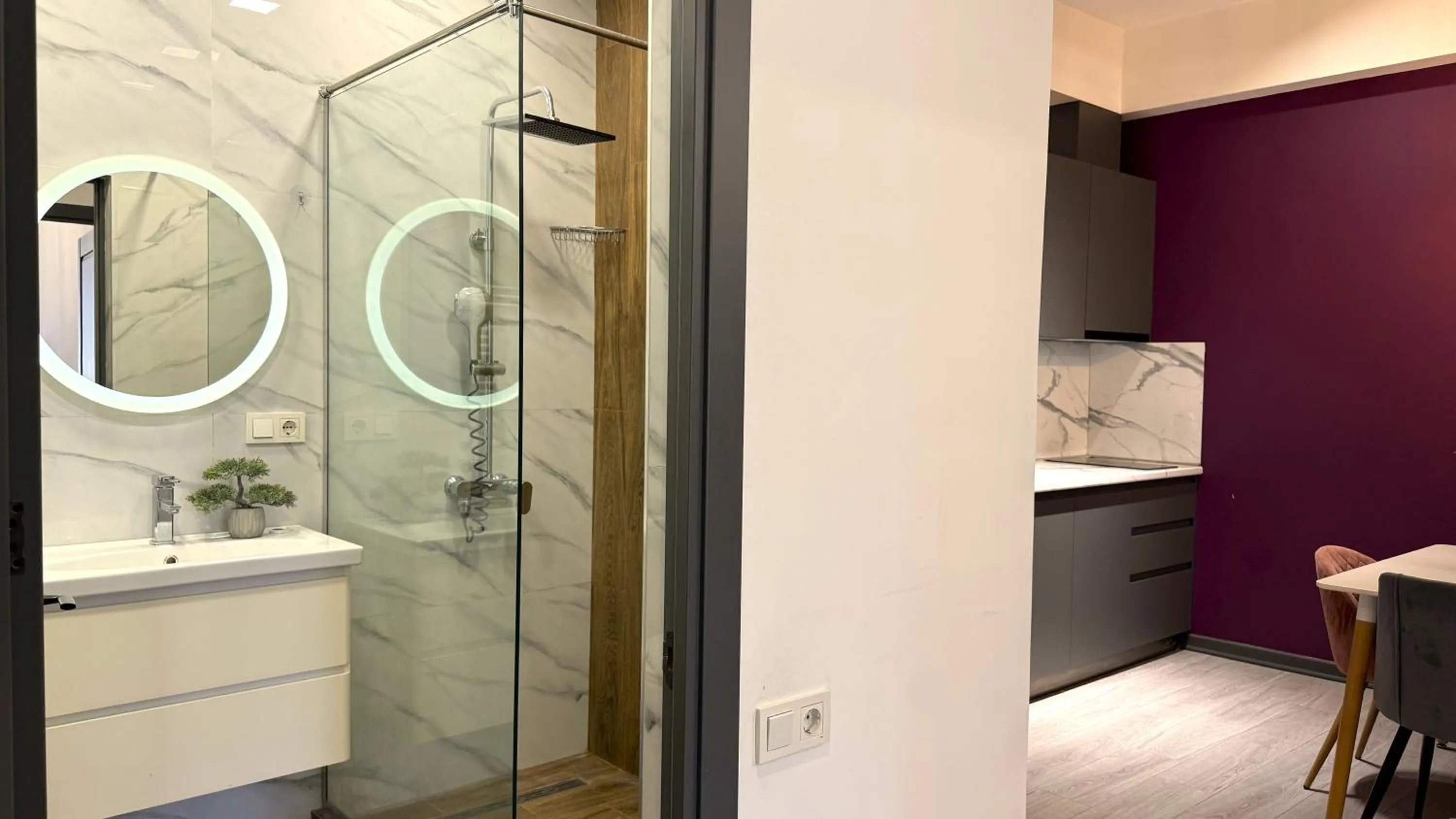 Shower in Sweet Home Deluxe Apart-Hotel