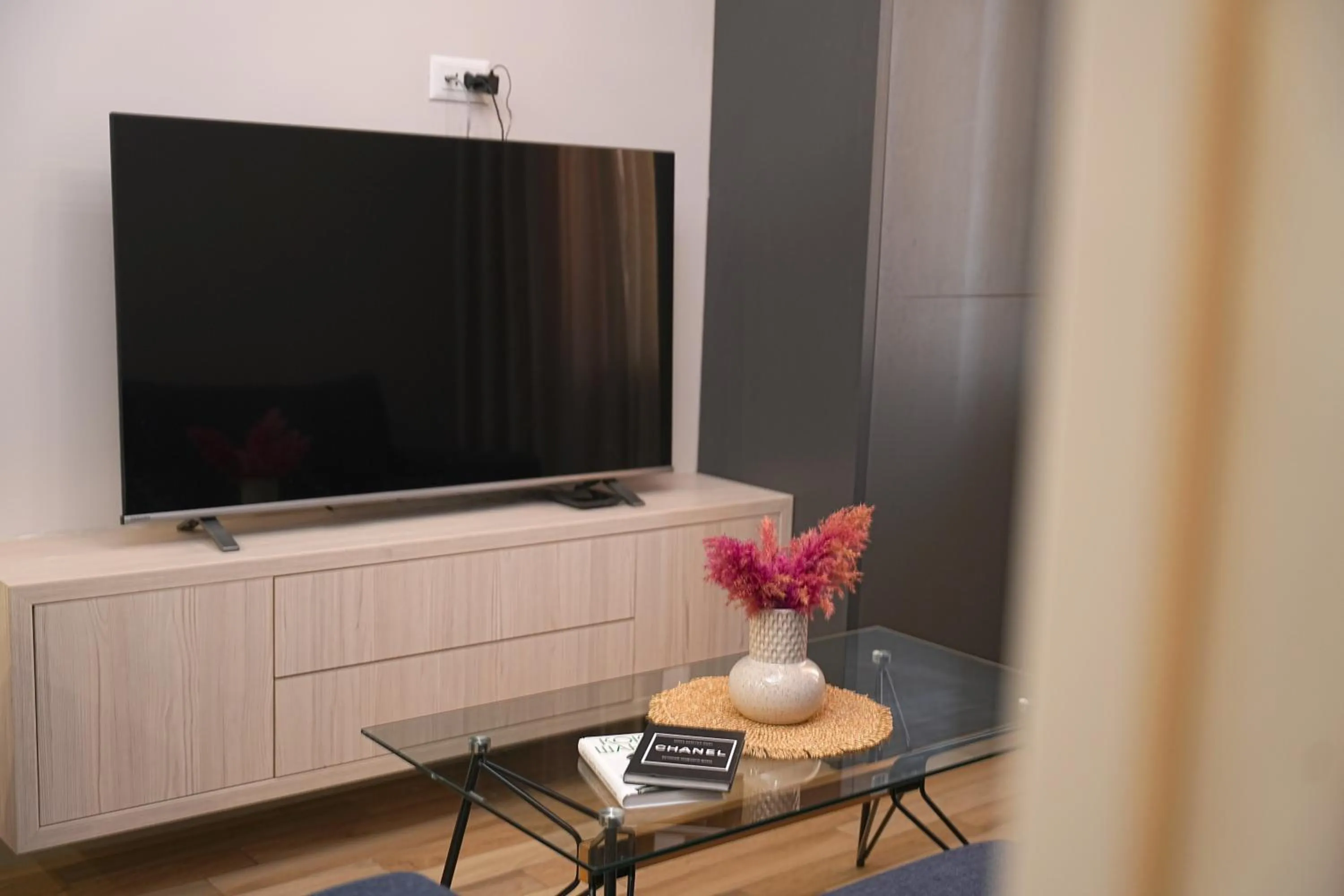 TV and multimedia in Sweet Home Deluxe Apart-Hotel