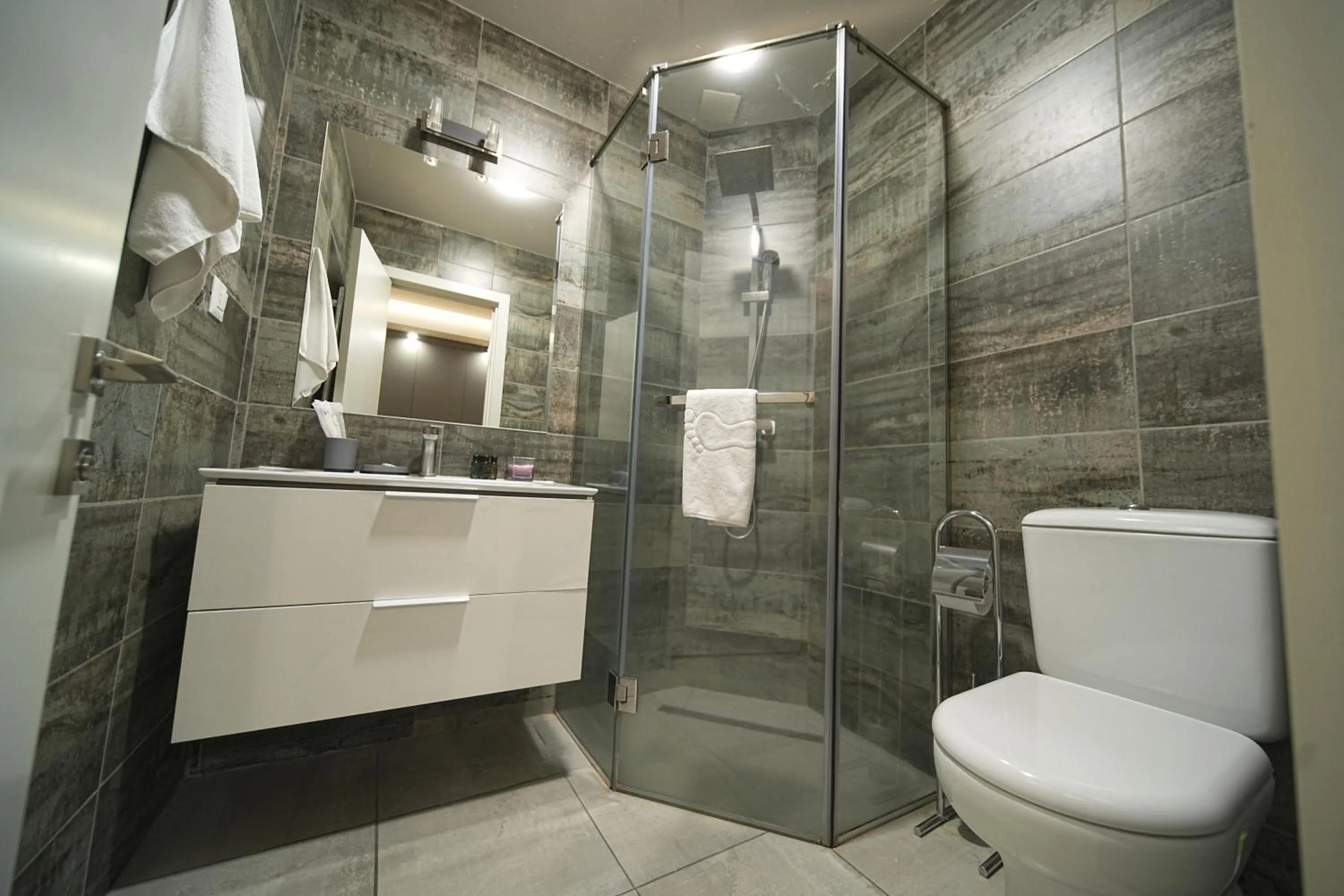 Shower in Sweet Home Deluxe Apart-Hotel