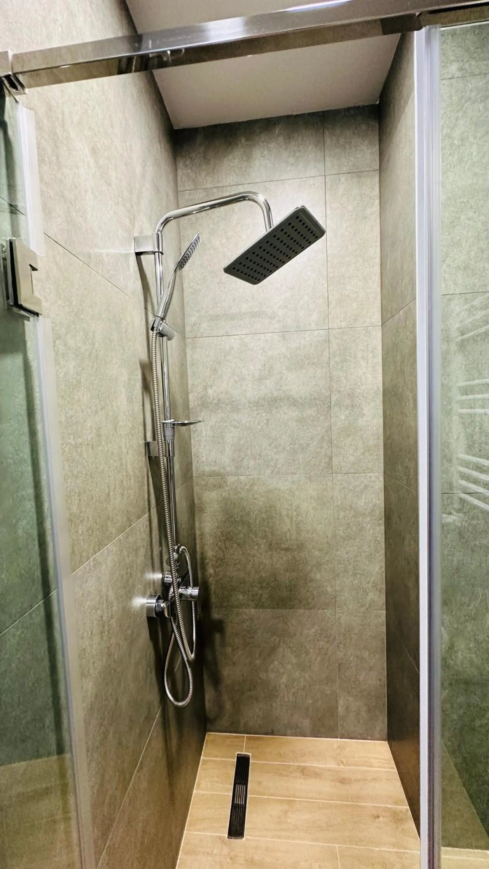 Shower in Marrone Hotel Tsaghkadzor