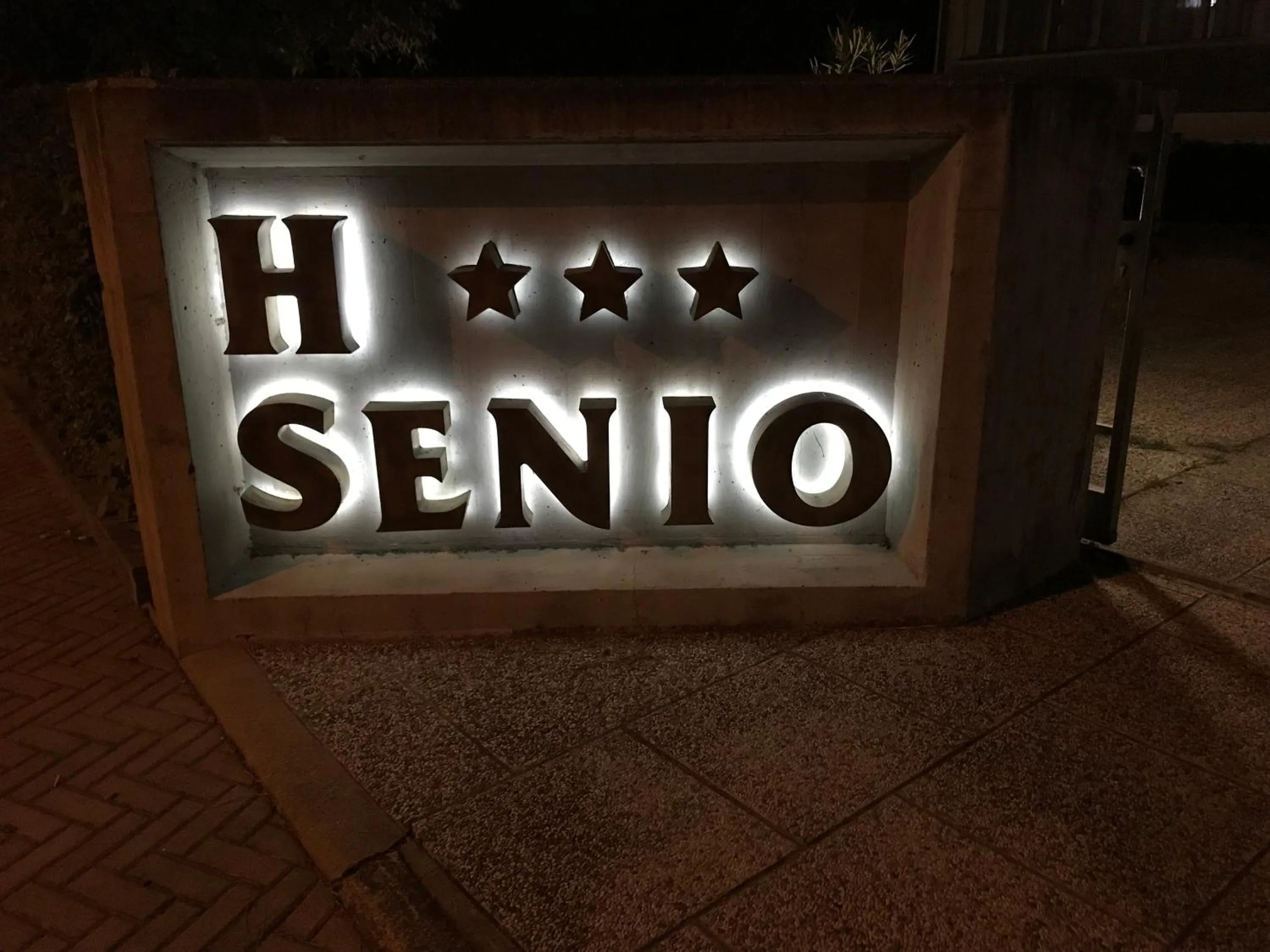 Logo/Certificate/Sign in Hotel Senio