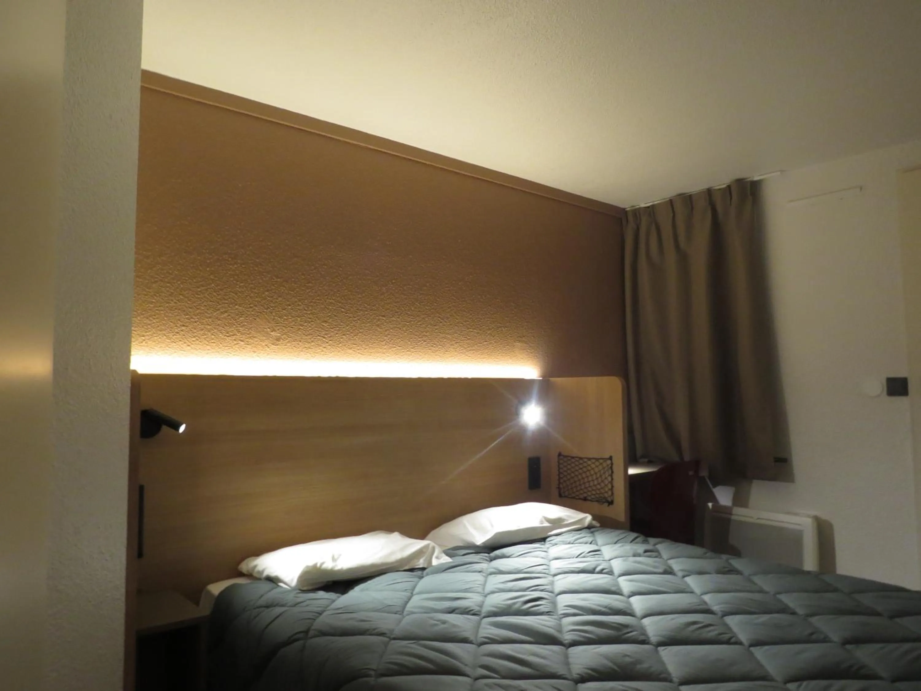 Photo of the whole room, Bed in HOTEL PREMIERE CLASSE Rouen Sud Oissel