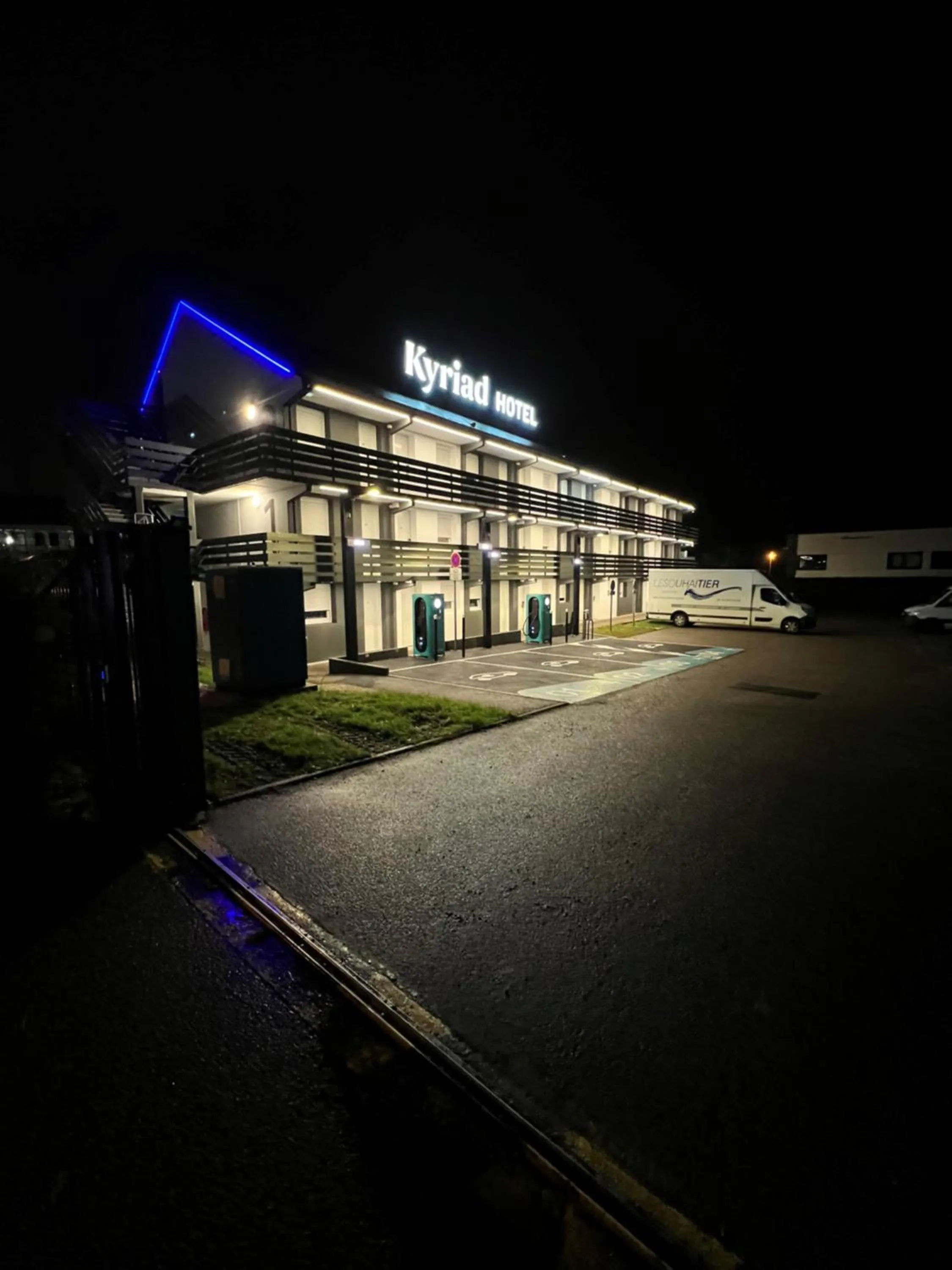 Parking in HOTEL PREMIERE CLASSE Rouen Sud Oissel