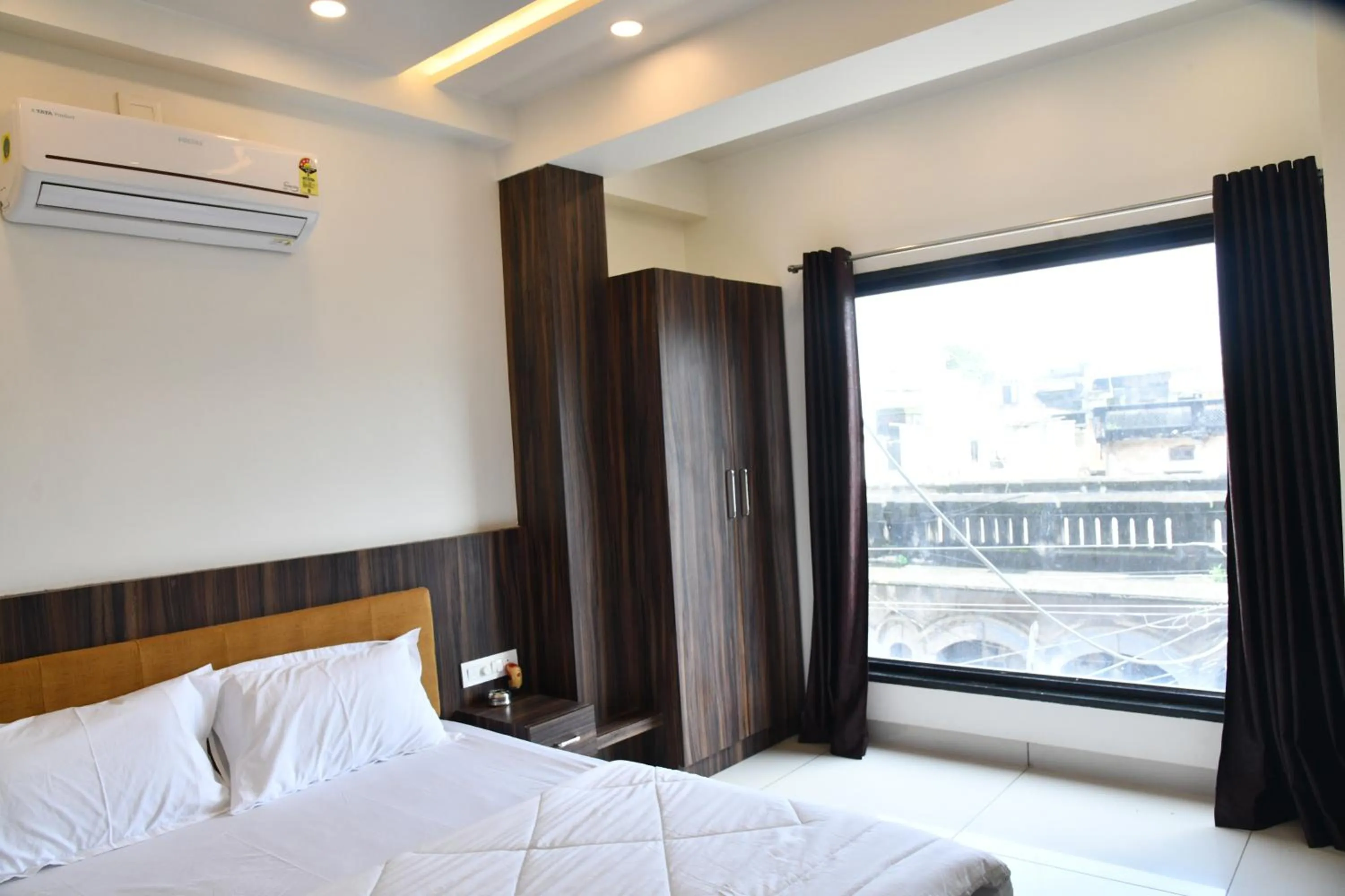 Bed in Hotel Shreeji Palace