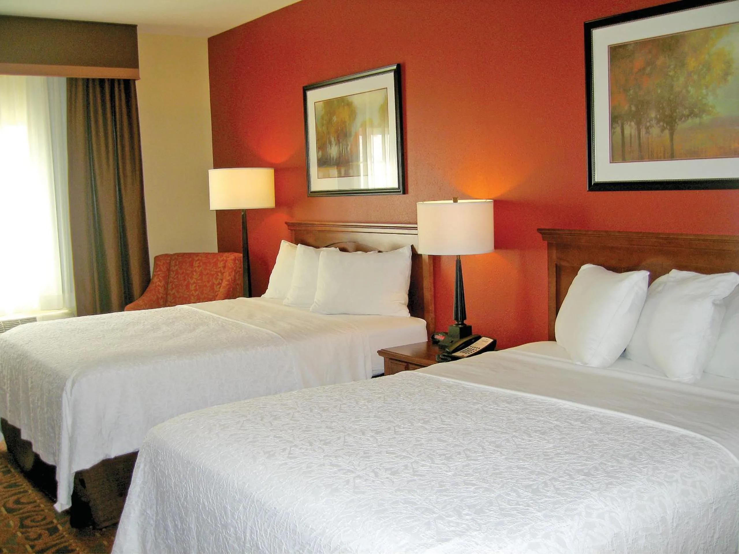 Photo of the whole room, Bed in Savanna Inn & Suites