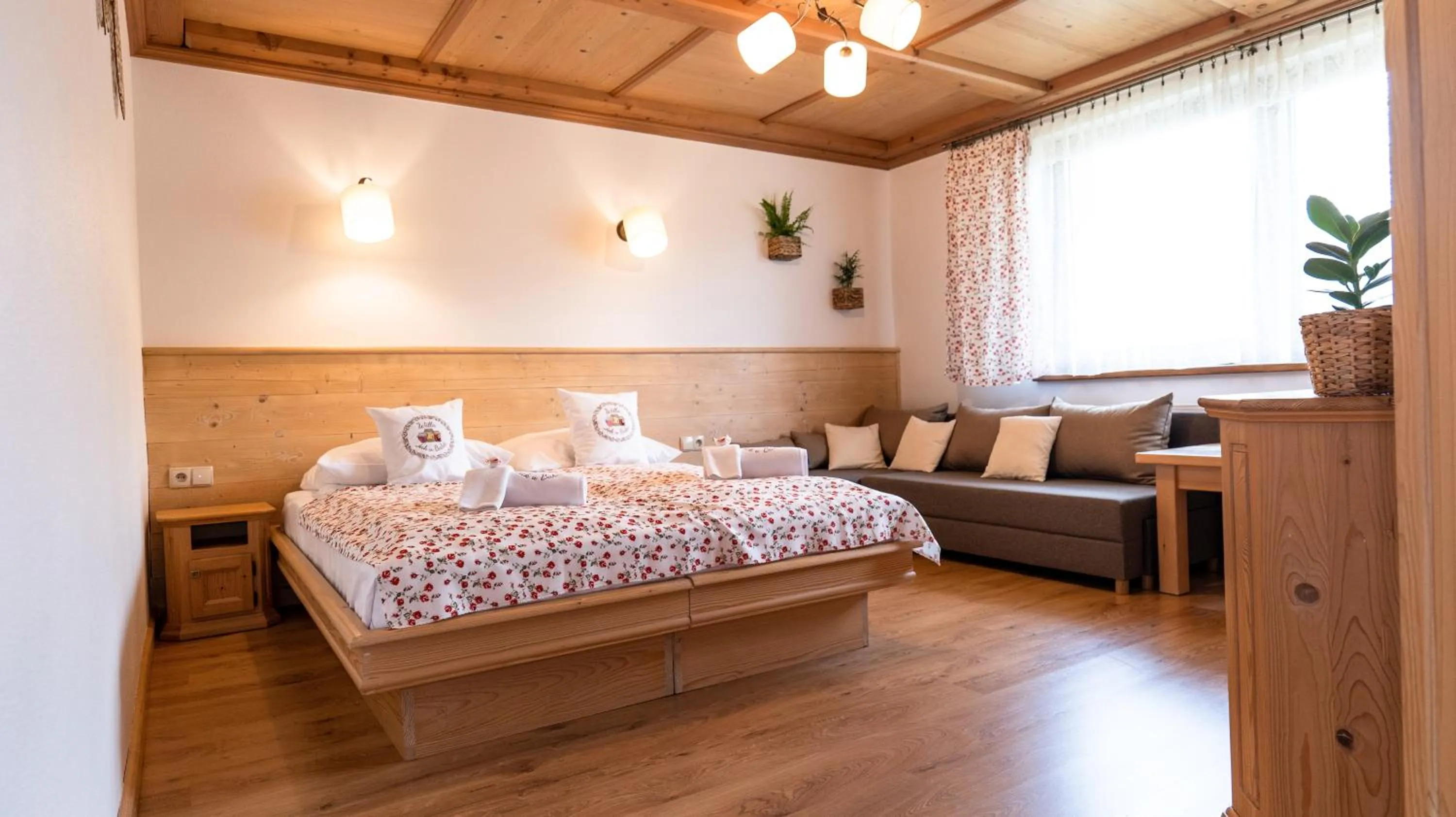 Decorative detail, Bed in Willa jak u Babci