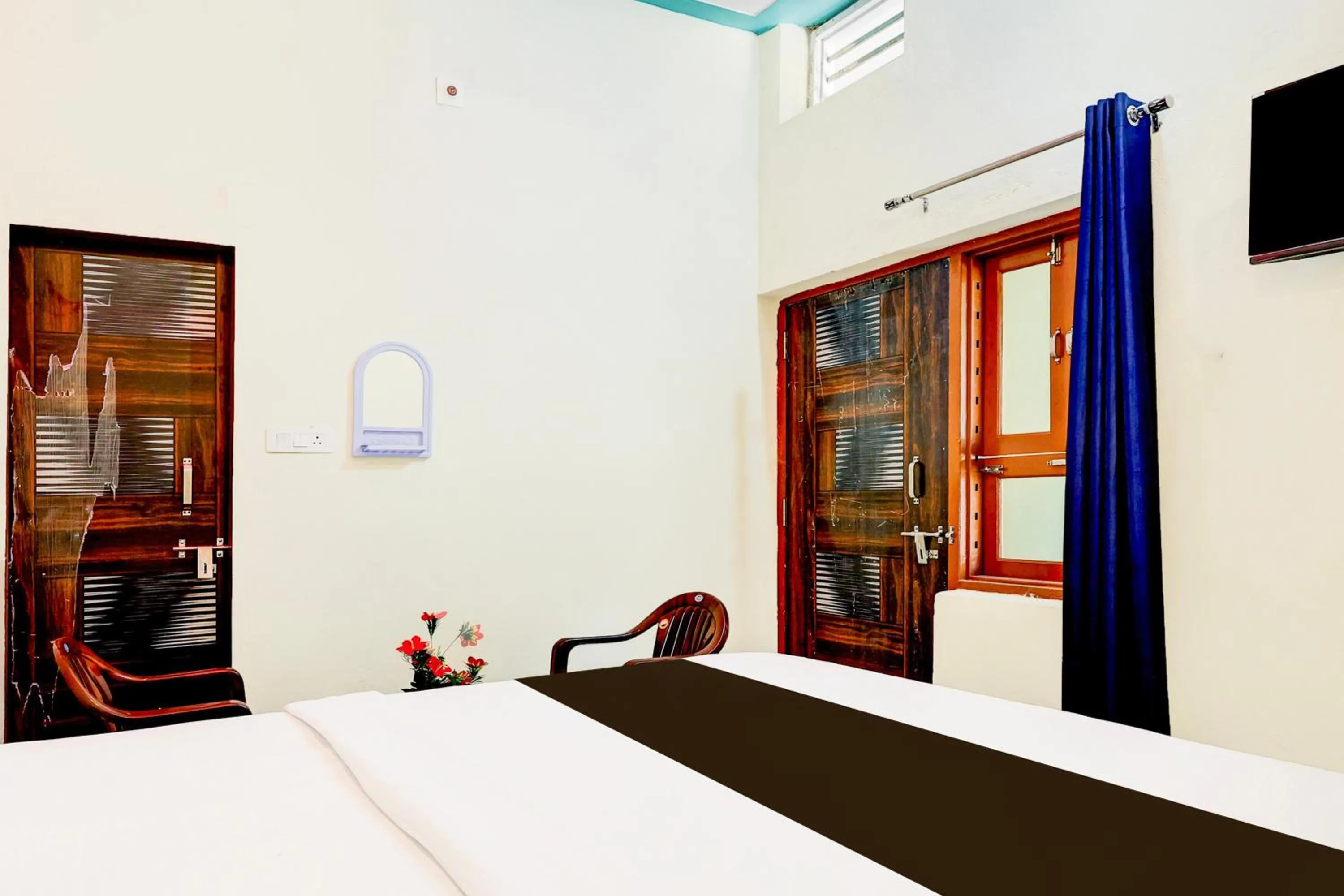 Bedroom, Bed in Hotel O Chaudhary Hotel