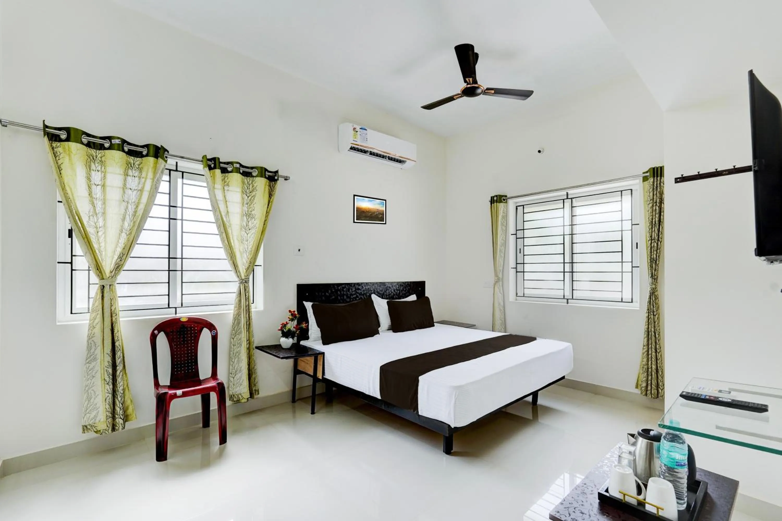 Bedroom, Bed in Hotel O Elegant Residency Vandalur Zoo