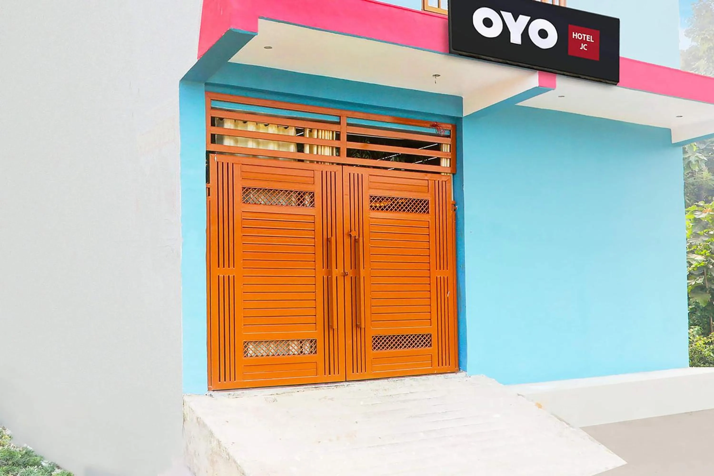 Facade/entrance in HOTEL O JC