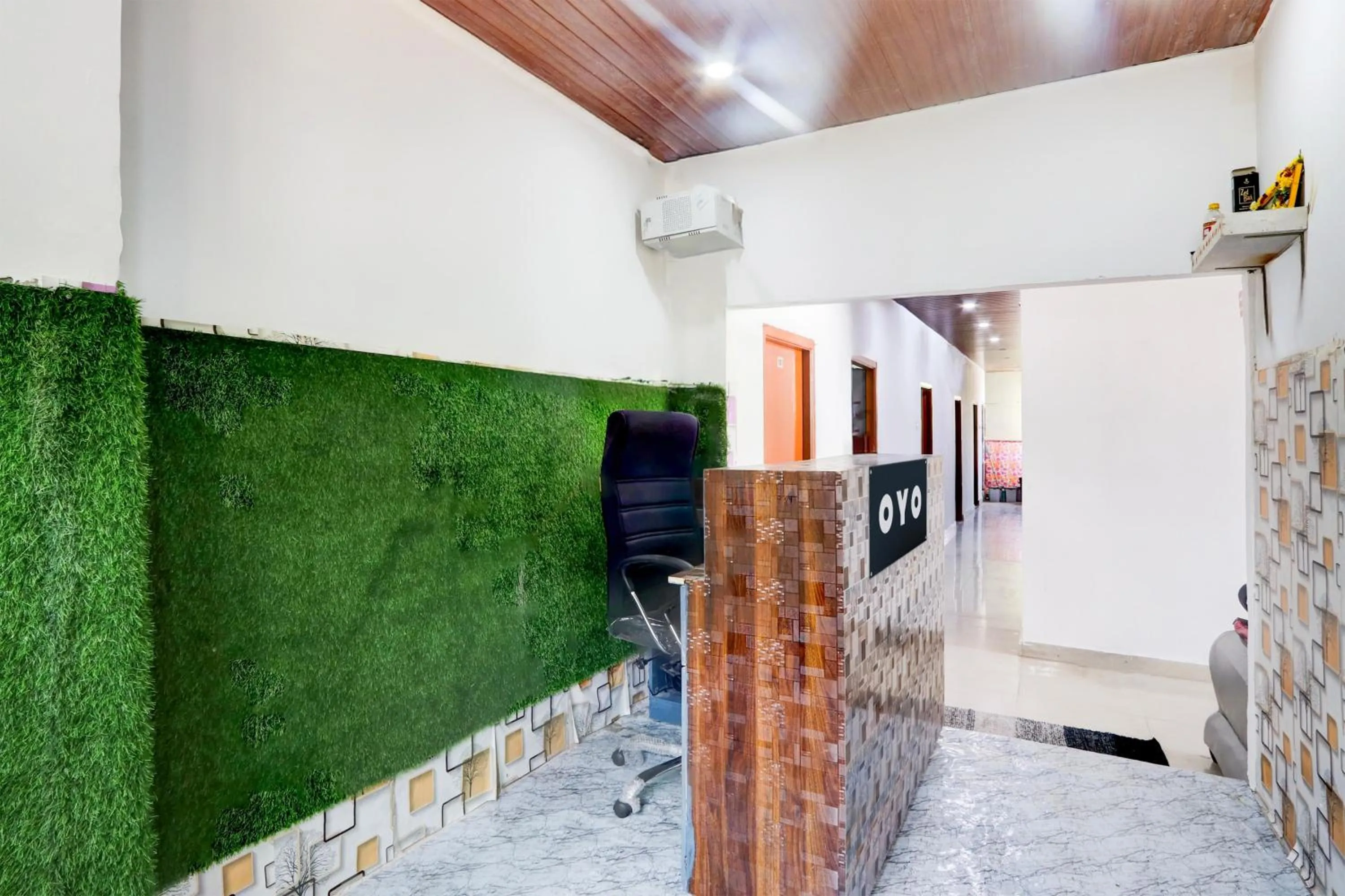 Lobby or reception in Hotel O by OYO Tara Grand luxury Rooms