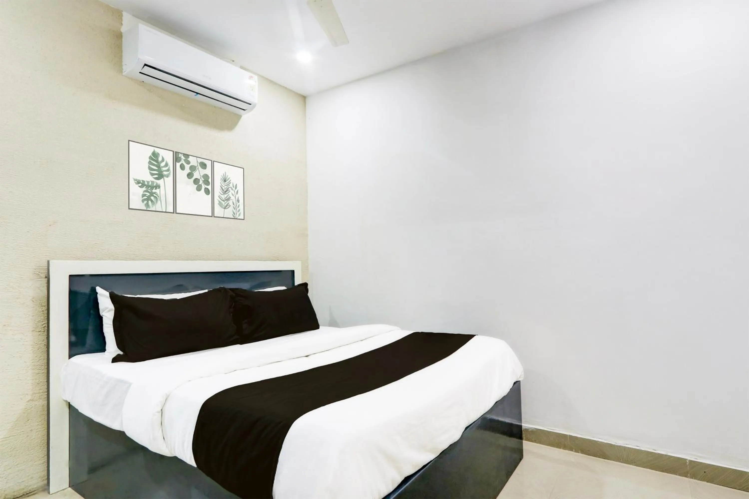 Bedroom, Bed in Hotel O by OYO Tara Grand luxury Rooms