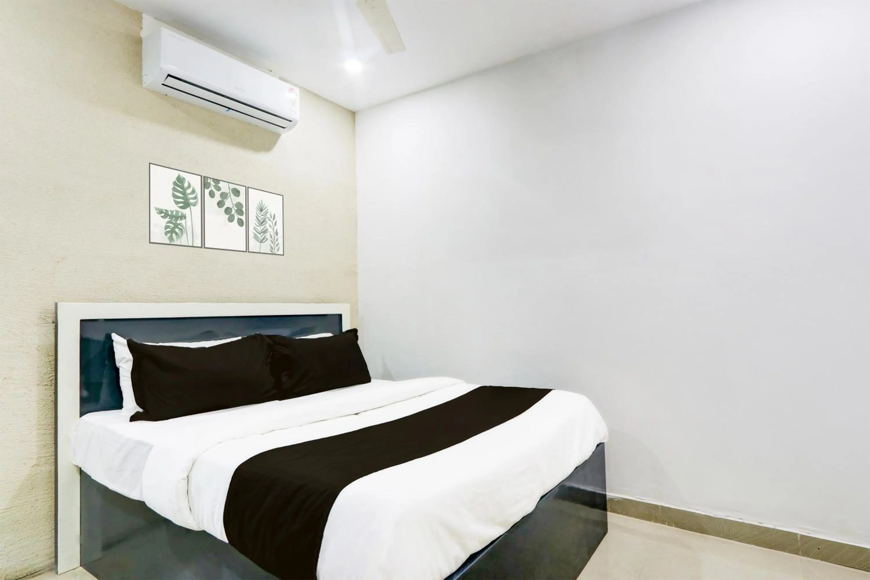 Bedroom, Bed in Hotel O by OYO Tara Grand luxury Rooms