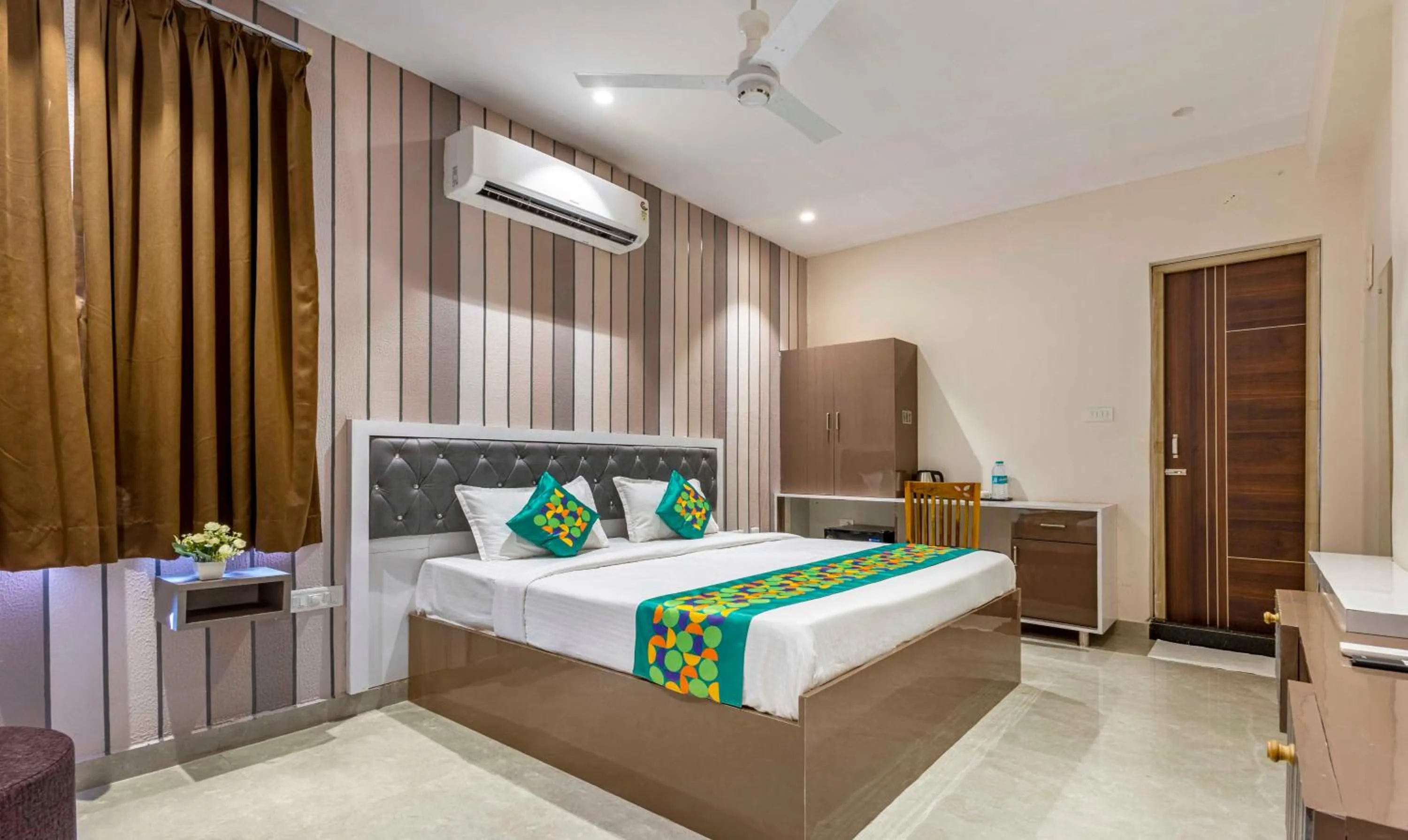 Bedroom, Bed in Treebo Imperia, Kommadi