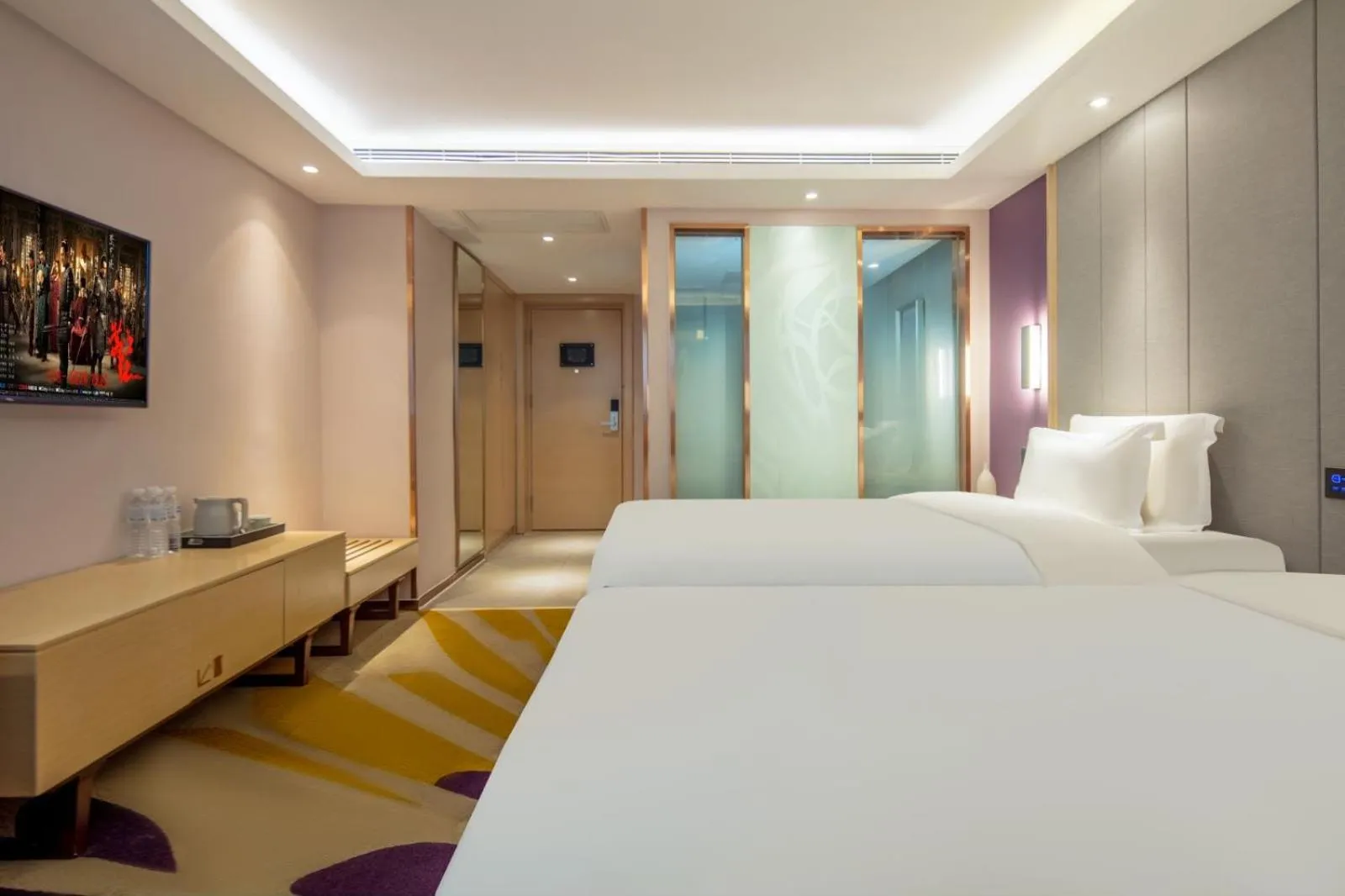 Photo of the whole room, Bed in Lavande Hotel Beijing Tiananmen Square Wangfujing Street Branch