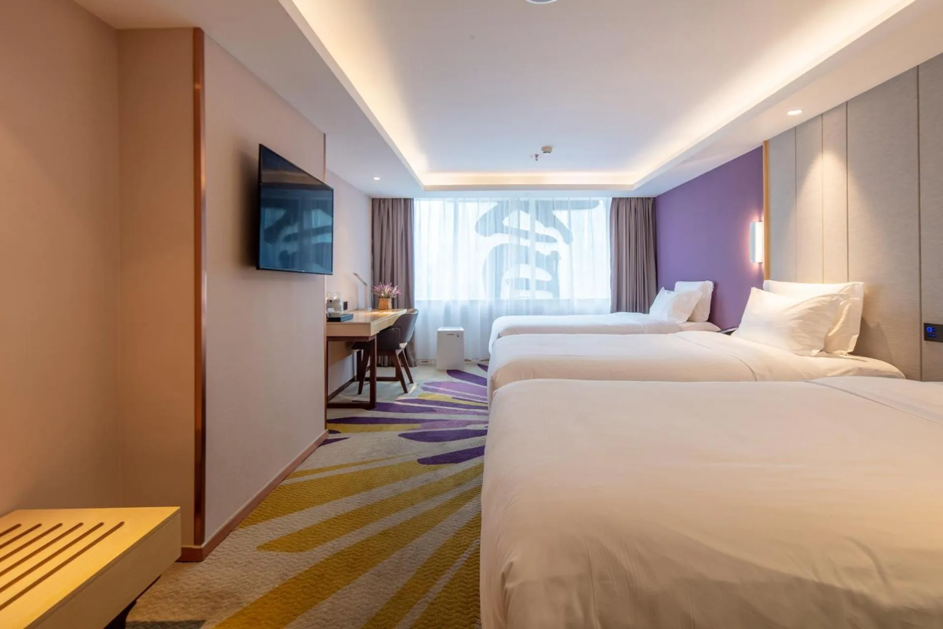 Communal lounge/ TV room, Bed in Lavande Hotel Beijing Tiananmen Square Wangfujing Street Branch