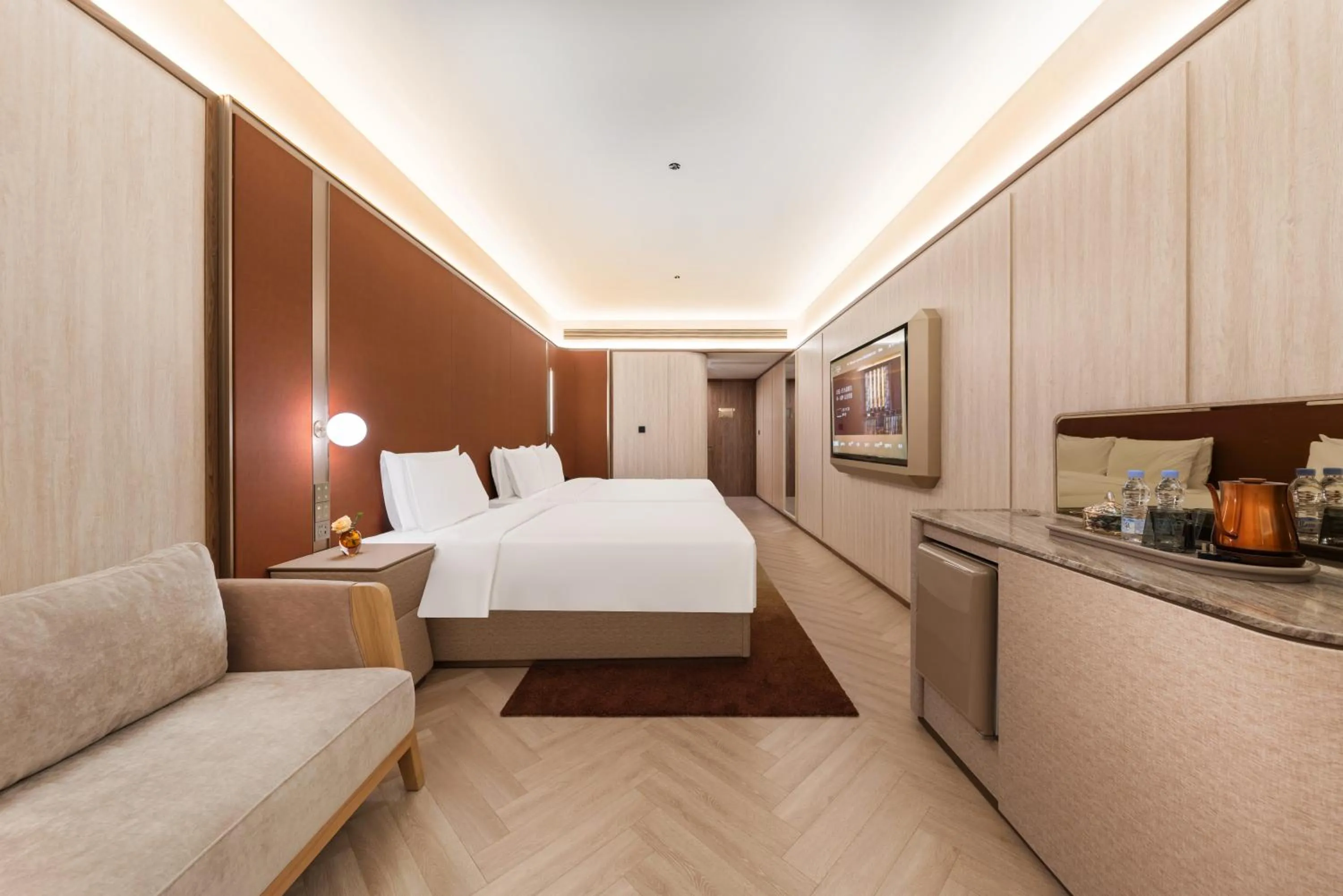 Photo of the whole room, Bed in Crystal Orange Hotel Shanghai The Bund Yu Garden