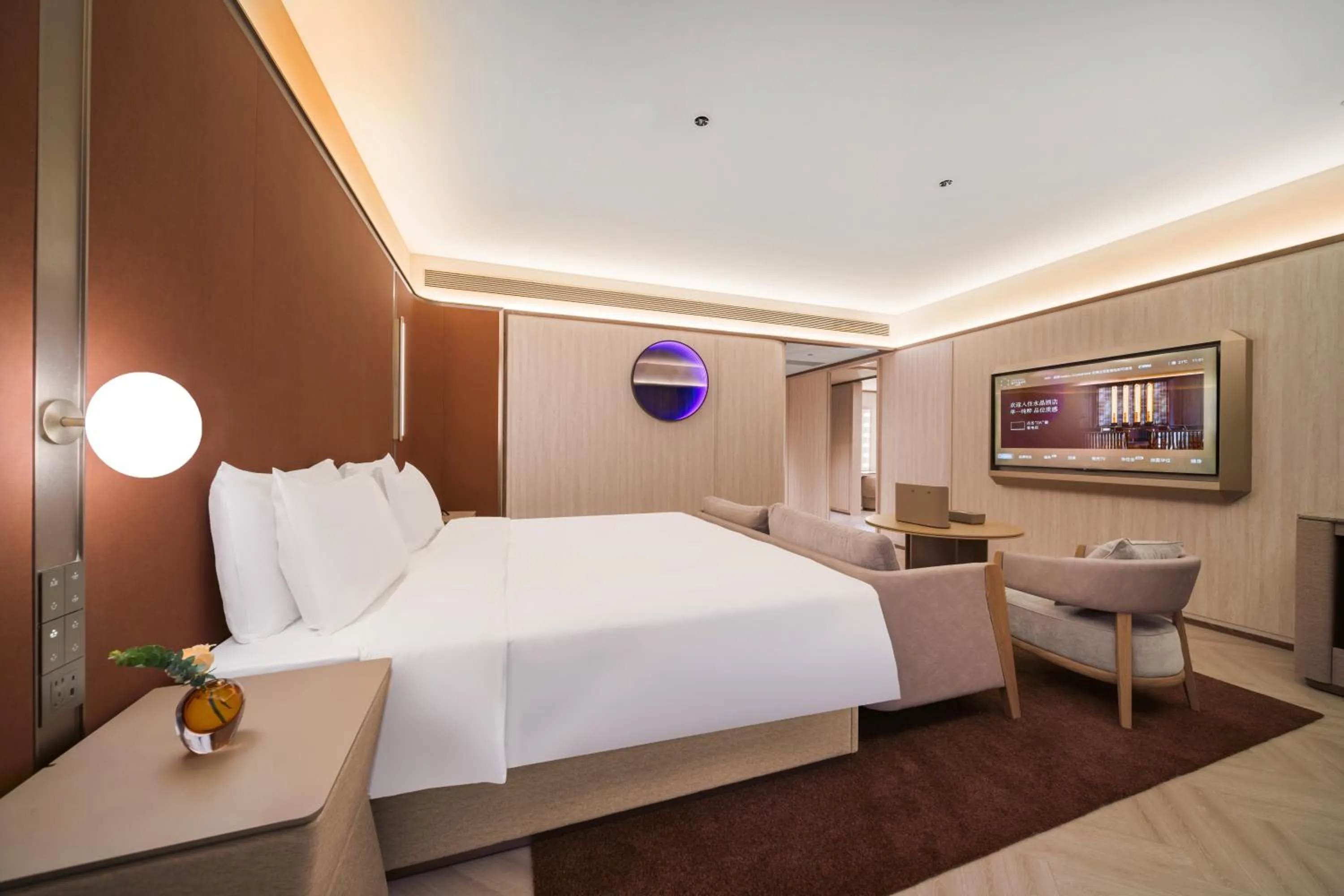 Photo of the whole room, Bed in Crystal Orange Hotel Shanghai The Bund Yu Garden