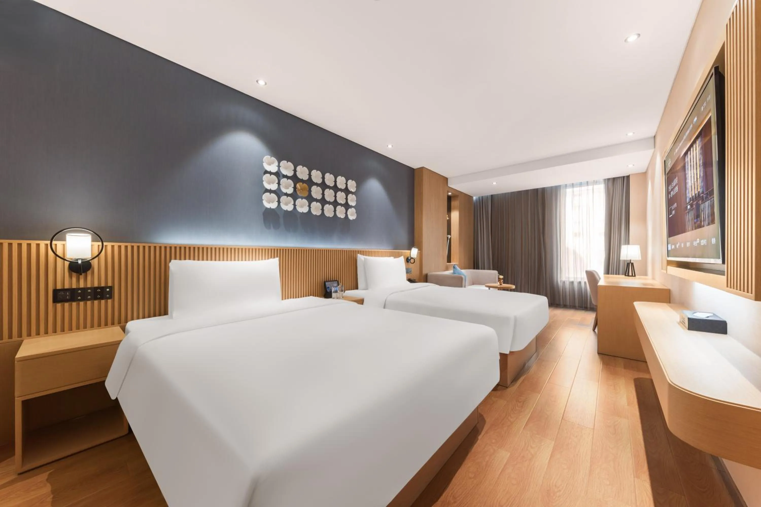 Photo of the whole room, Bed in Crystal Orange Hotel Shanghai The Bund Yu Garden