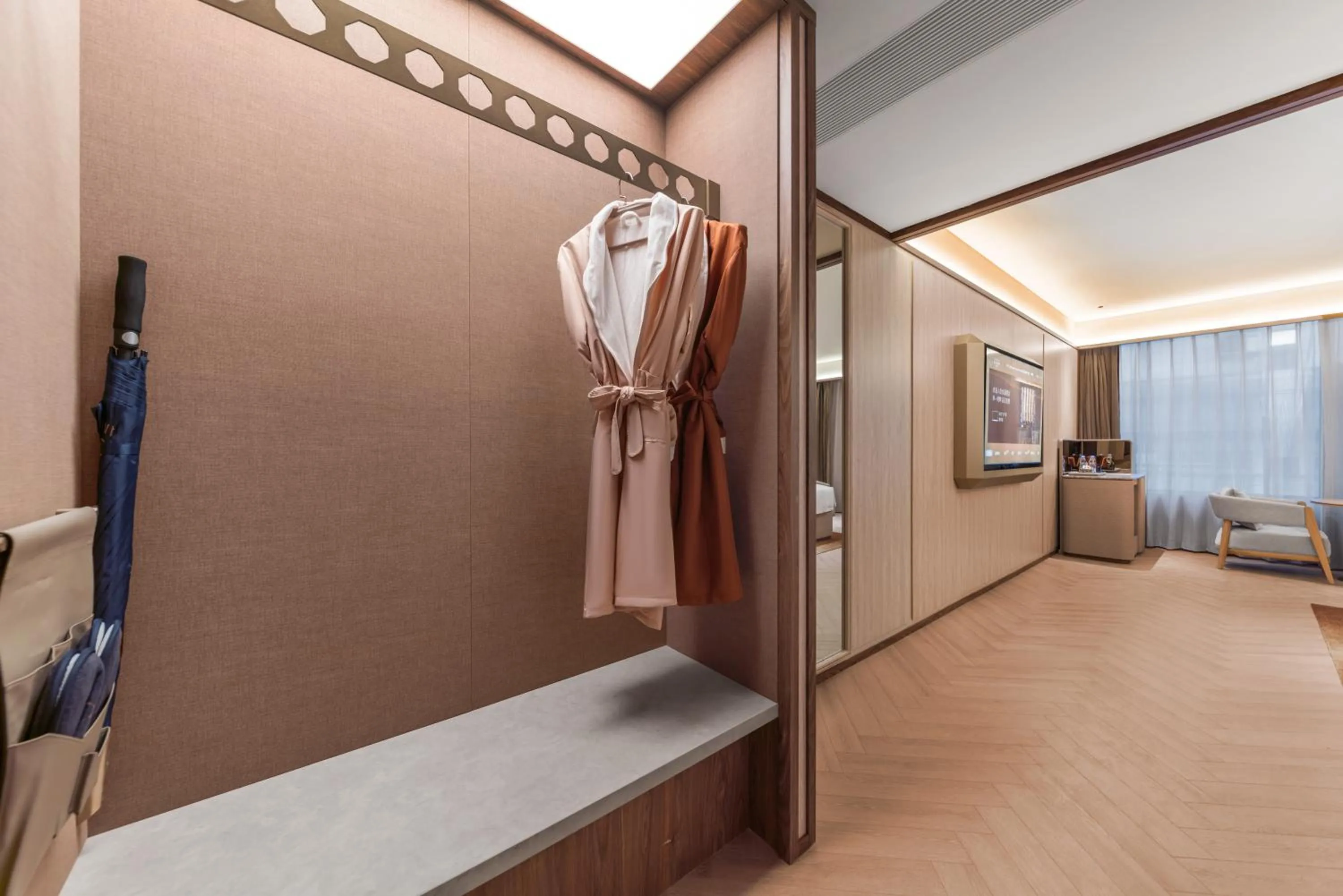 wardrobe, Bed in Crystal Orange Hotel Shanghai The Bund Yu Garden