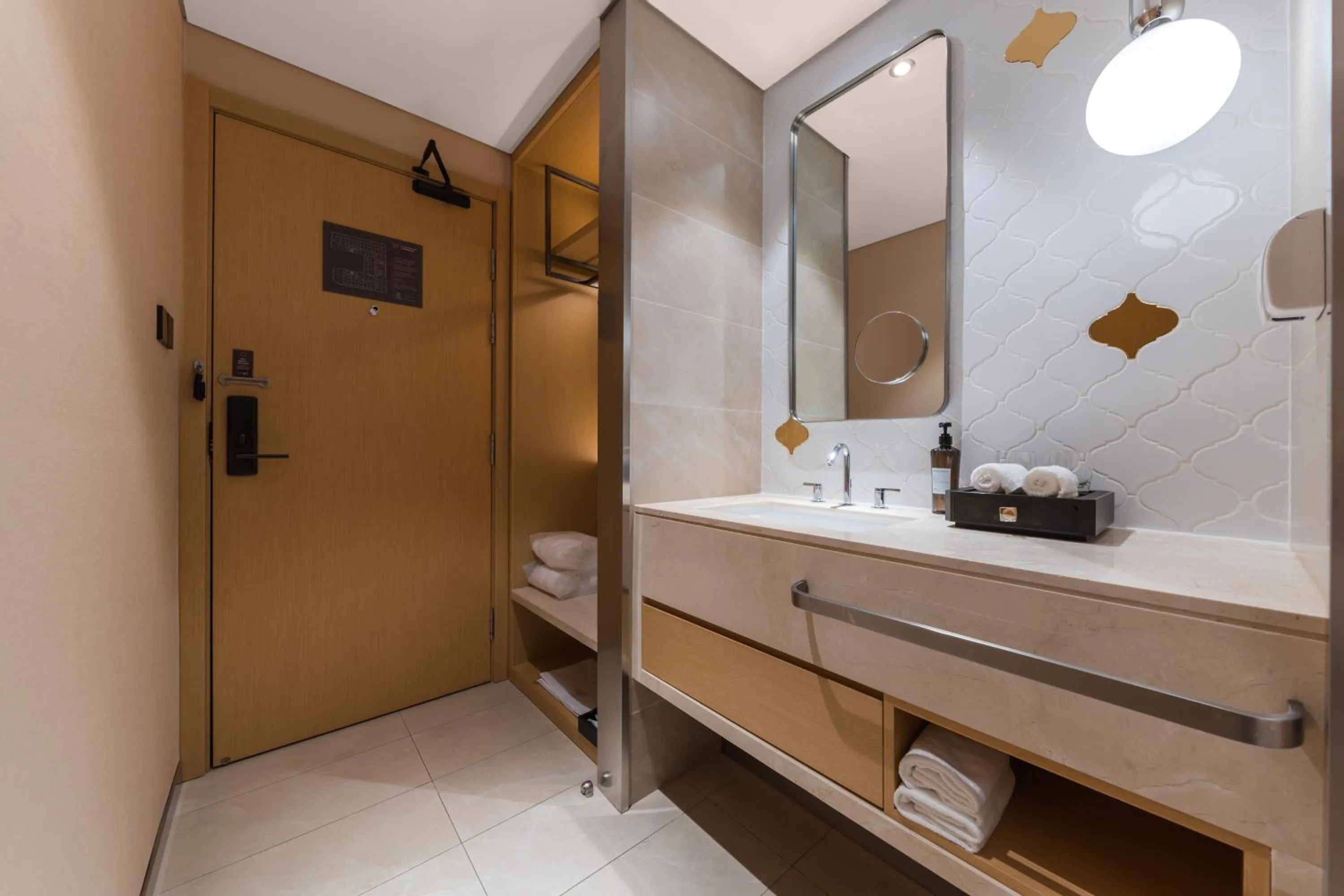 Bathroom in Crystal Orange Hotel Shanghai The Bund Yu Garden